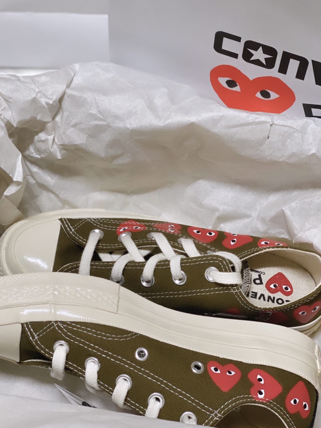 Converse x Play Comme des Garcons Chuck 70 Ox Multi Heart Green 착용 스타일 - 1