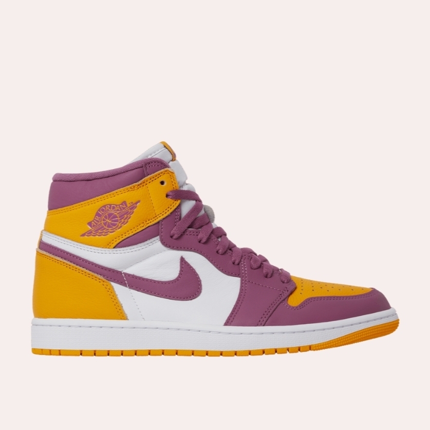 Jordan 1 Retro High OG University Gold Light Bordeaux 착용 스타일 - 1