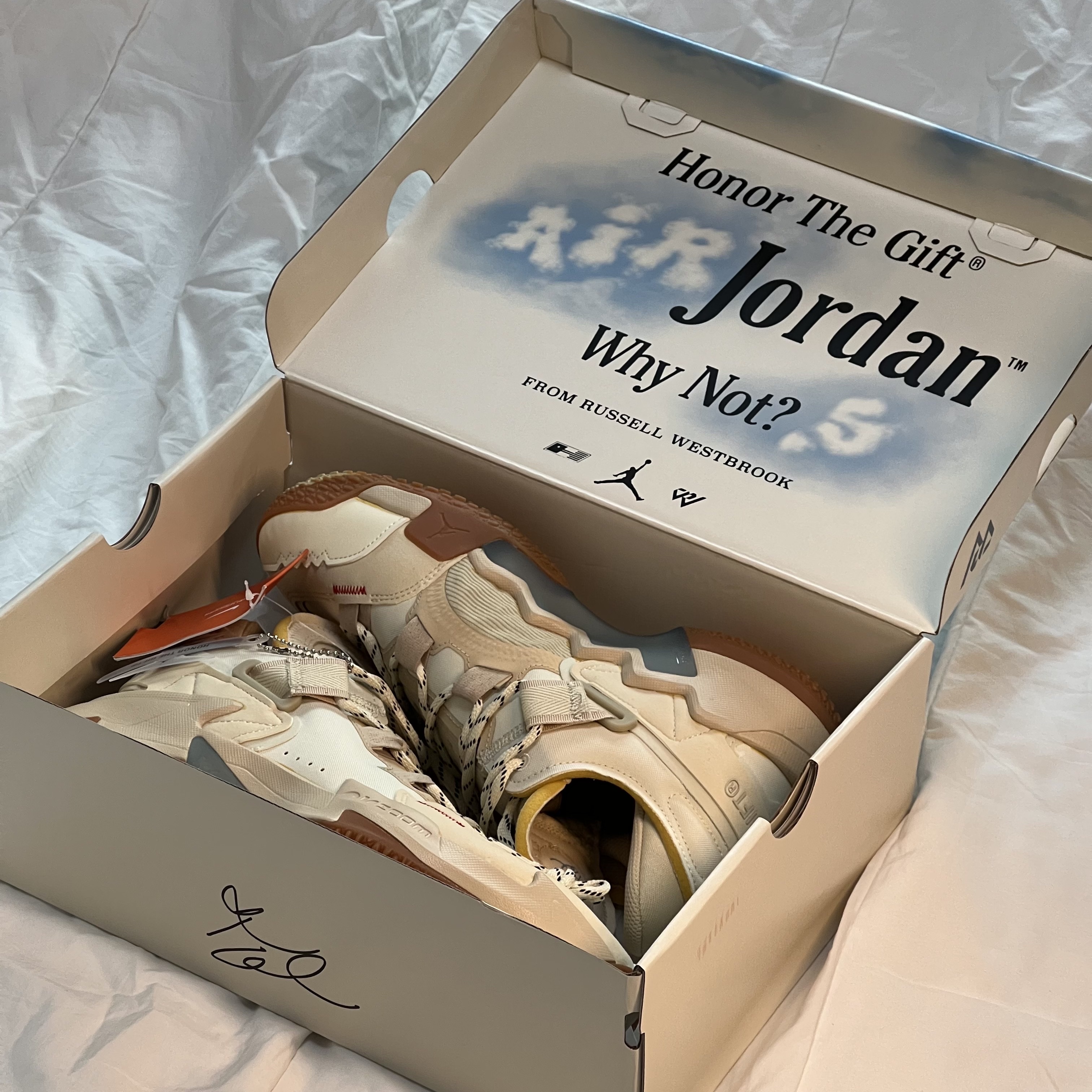 Jordan x Russell Westbrook Honor the Gift Why Not ZER0.5 PF Sail 착용 스타일