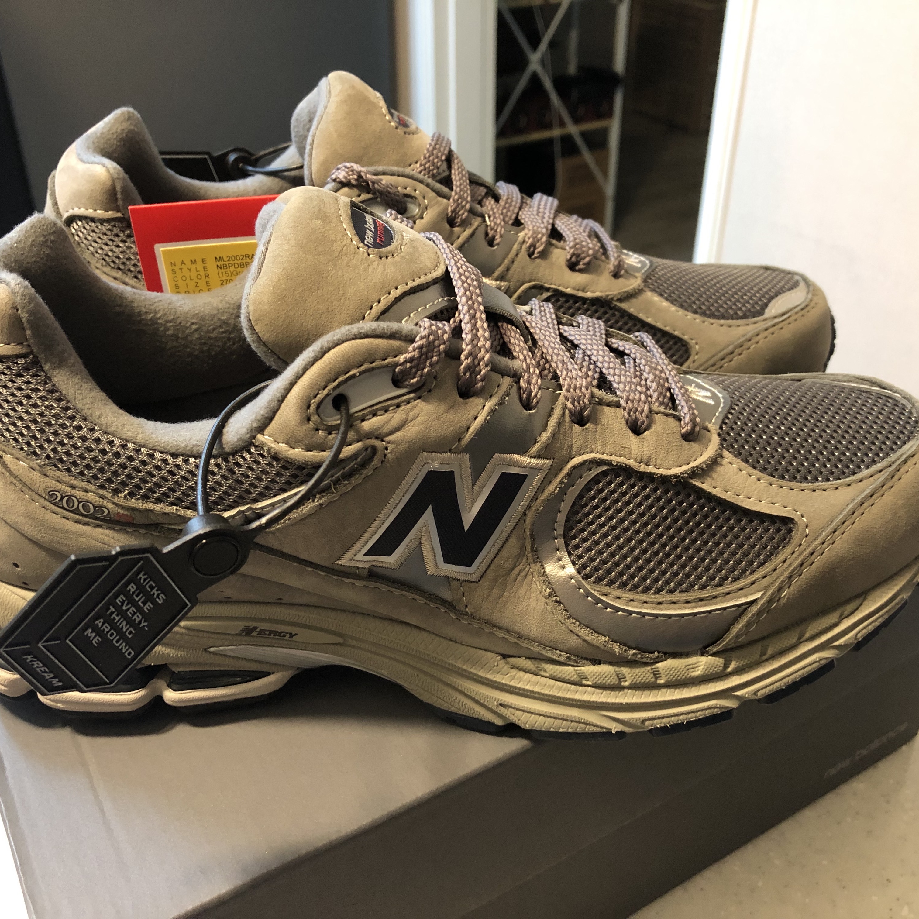 New Balance 2002R Gray 착용 스타일 - 1