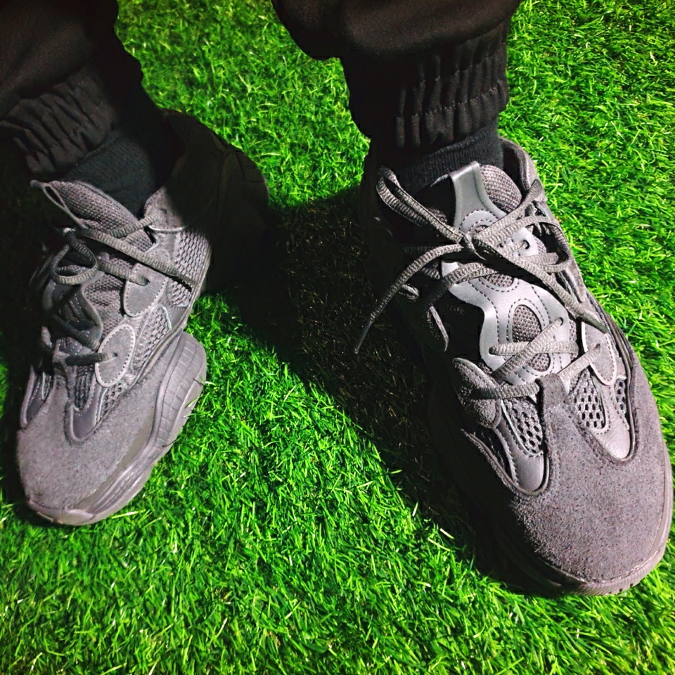 Adidas Yeezy 500 Utility Black 2018/2020 착용 스타일 - 4