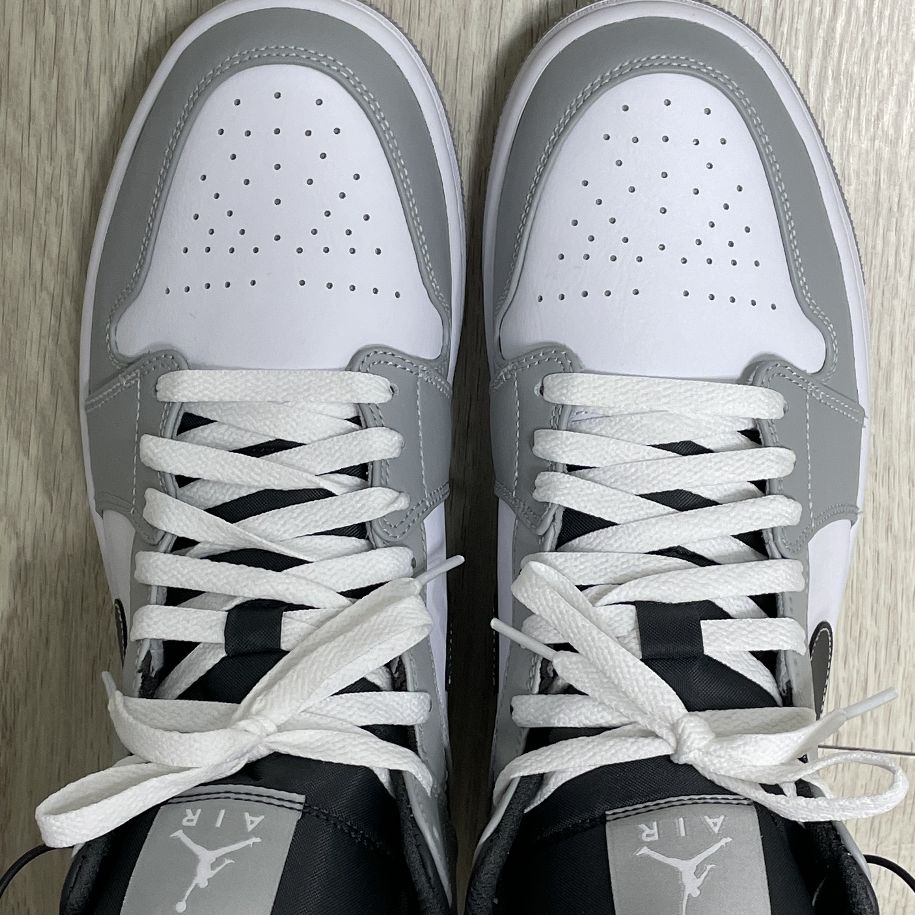 Jordan 1 Mid Light Smoke Grey Anthracite 착용 스타일 - 2