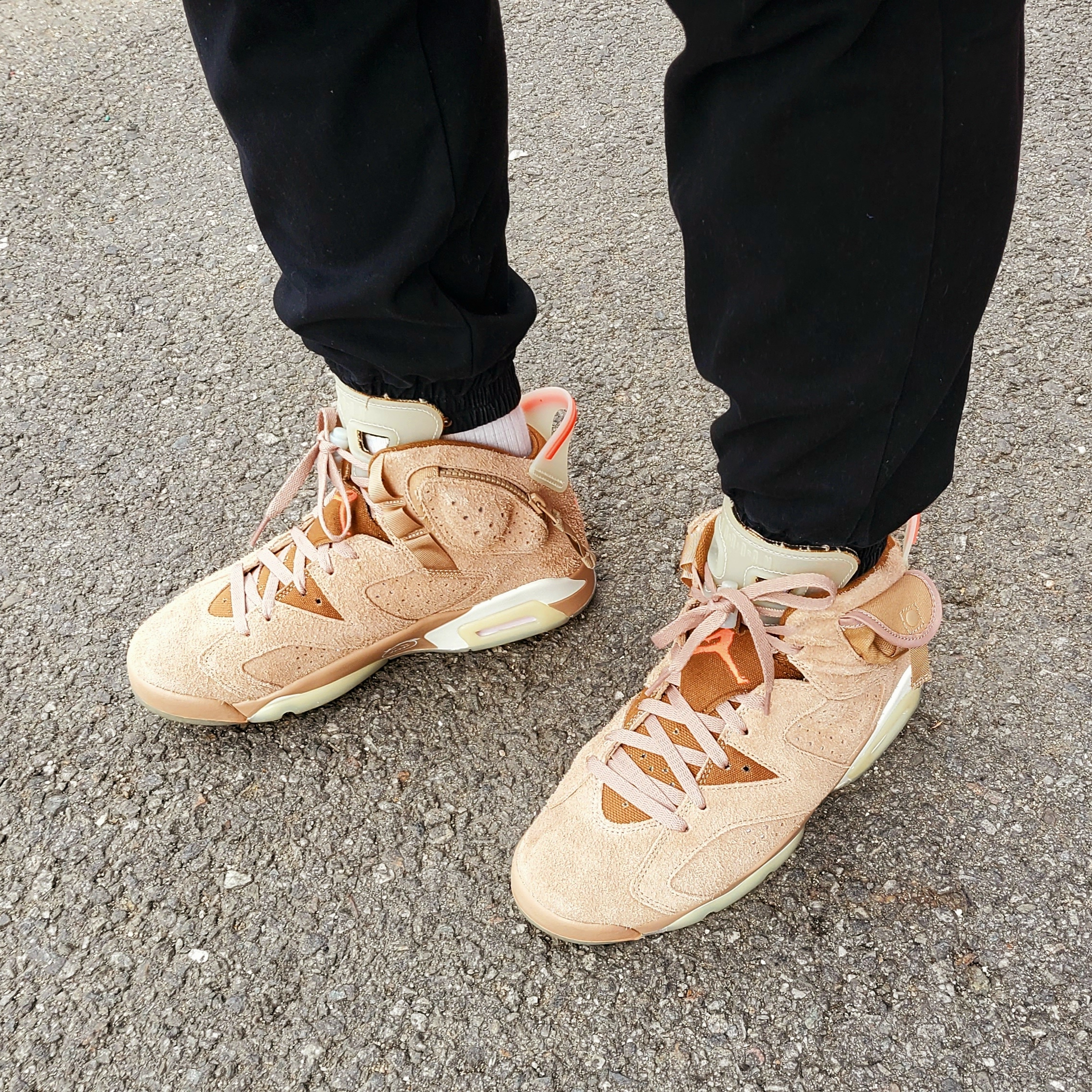 Jordan 6 x Travis Scott Retro SP British Khaki 착용 스타일 - 5