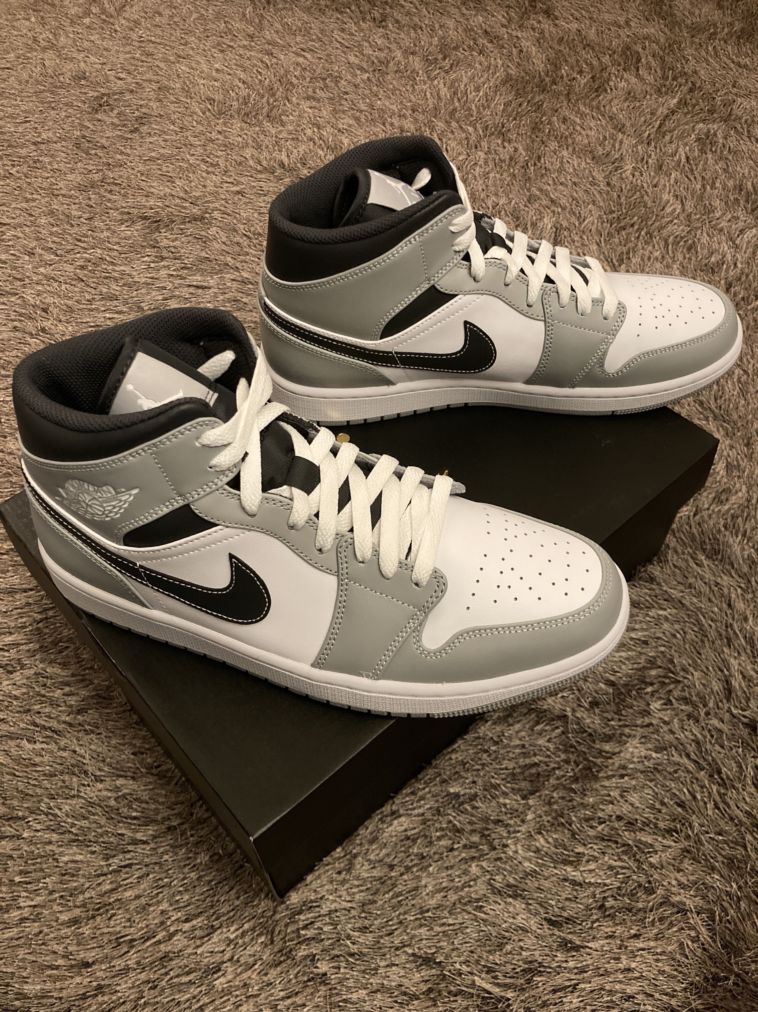 Jordan 1 Mid Light Smoke Grey Anthracite 착용 스타일 - 1