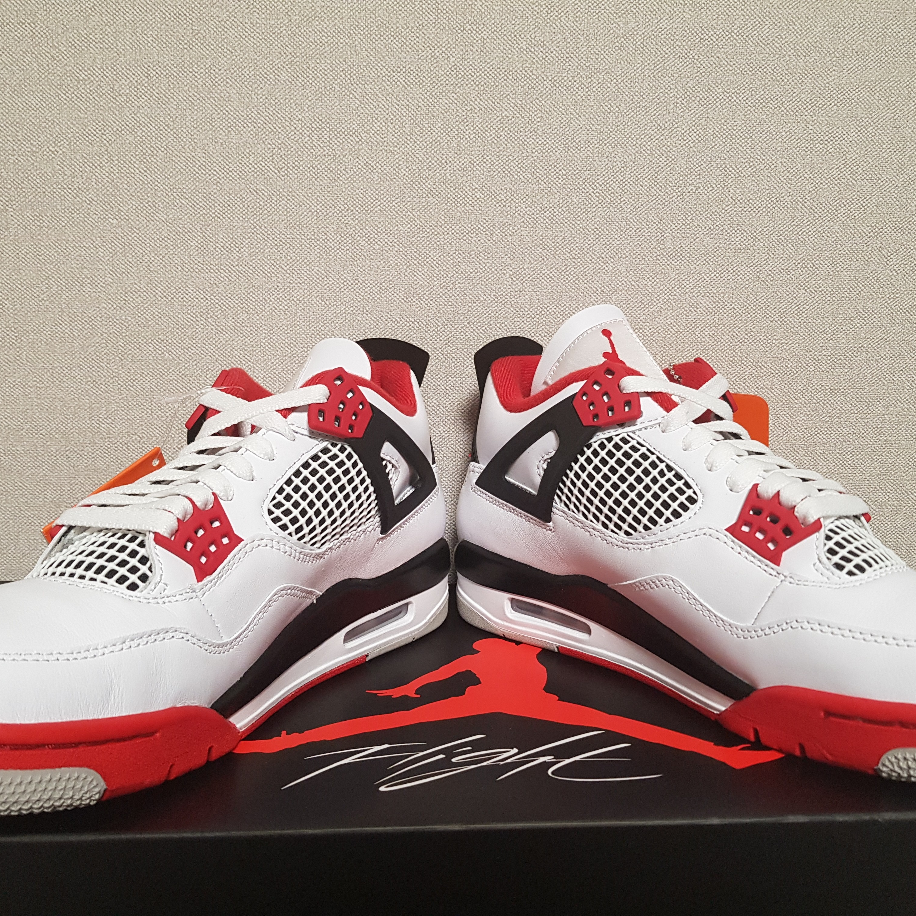 Jordan 4 Retro OG Fire Red 2020 착용 스타일 - 1