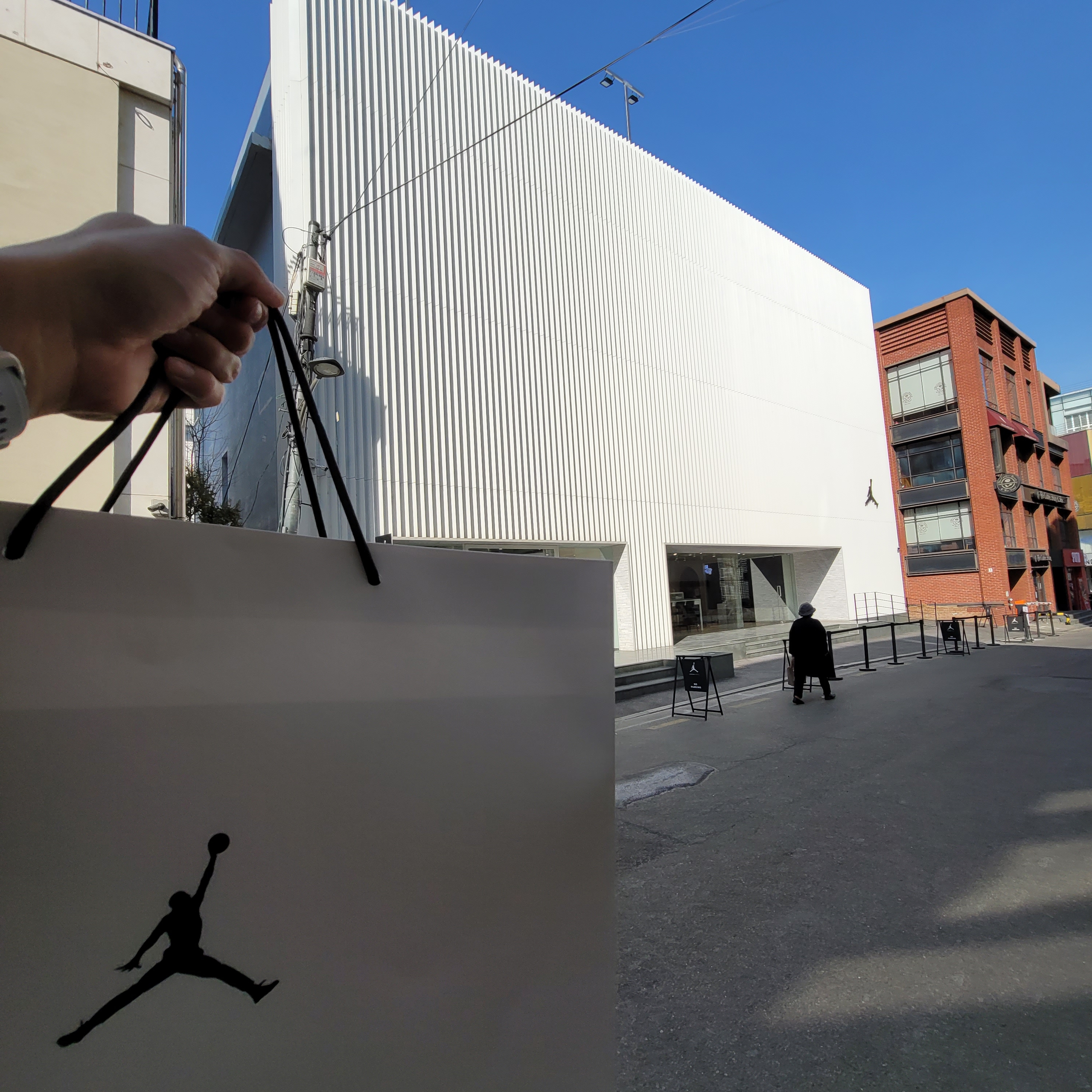 Jordan 1 Mid College Grey 착용 스타일 - 3