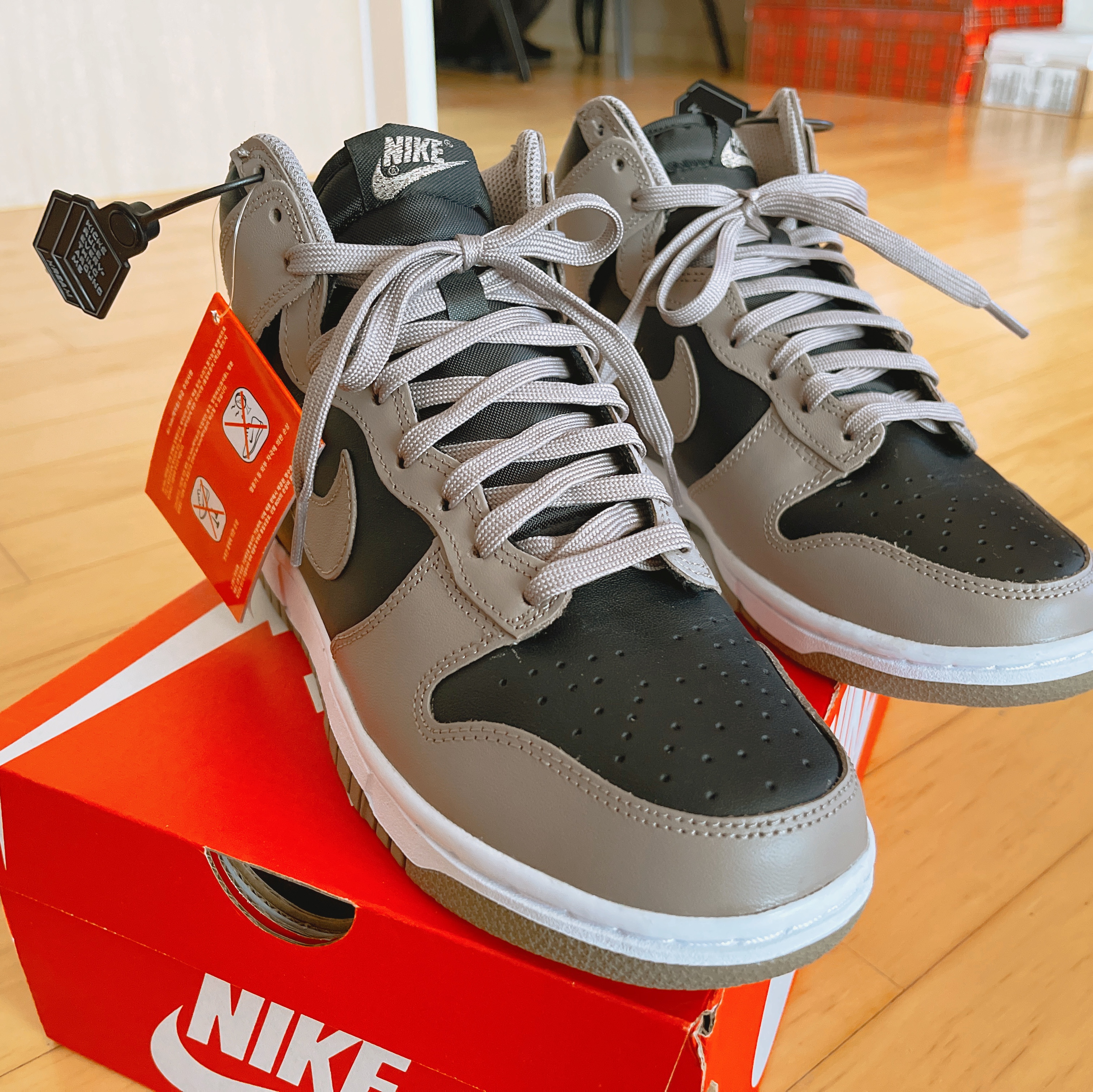 (W) Nike Dunk High Moon Fossil 착용 스타일 - 1