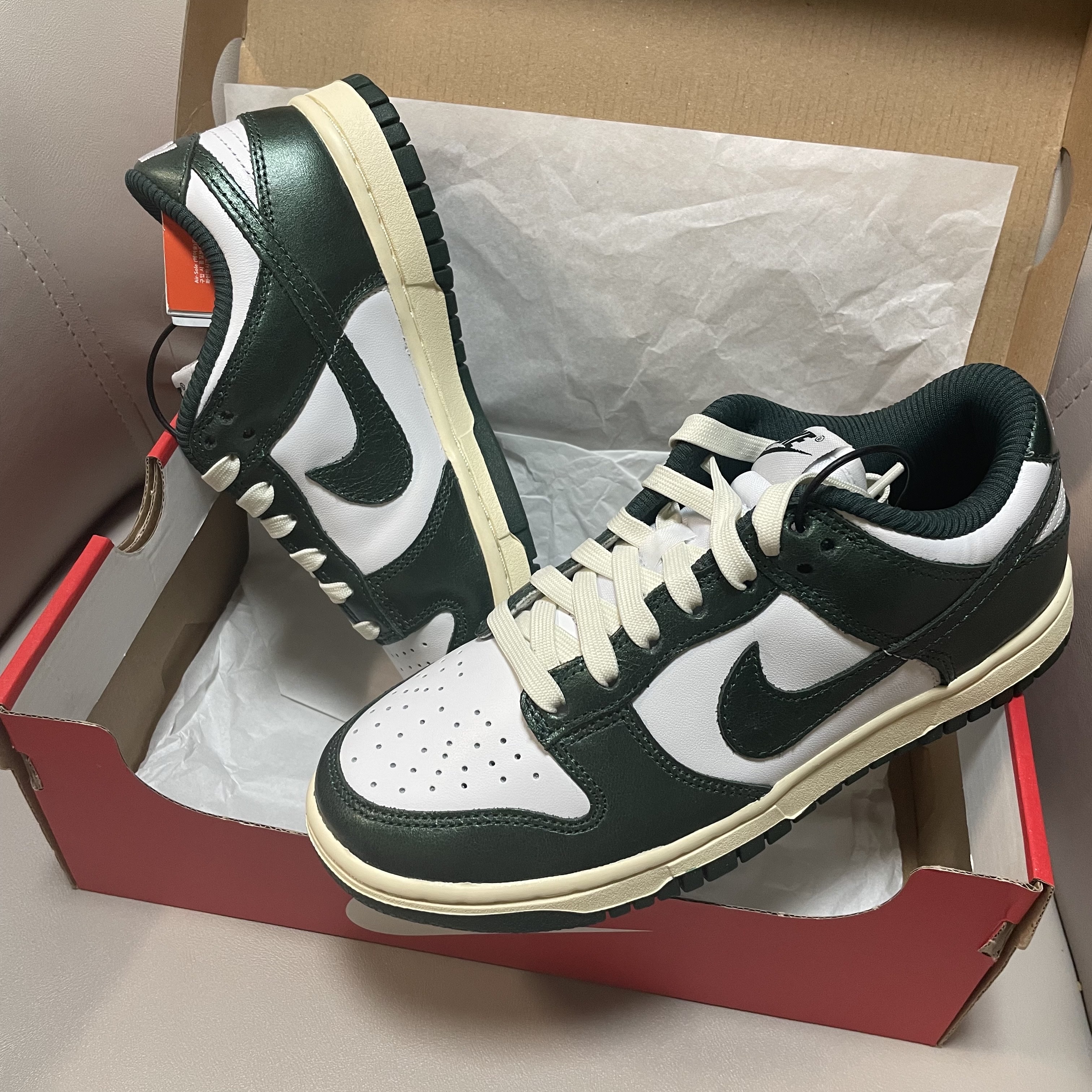 (W) Nike Dunk Low Vintage Green 착용 스타일