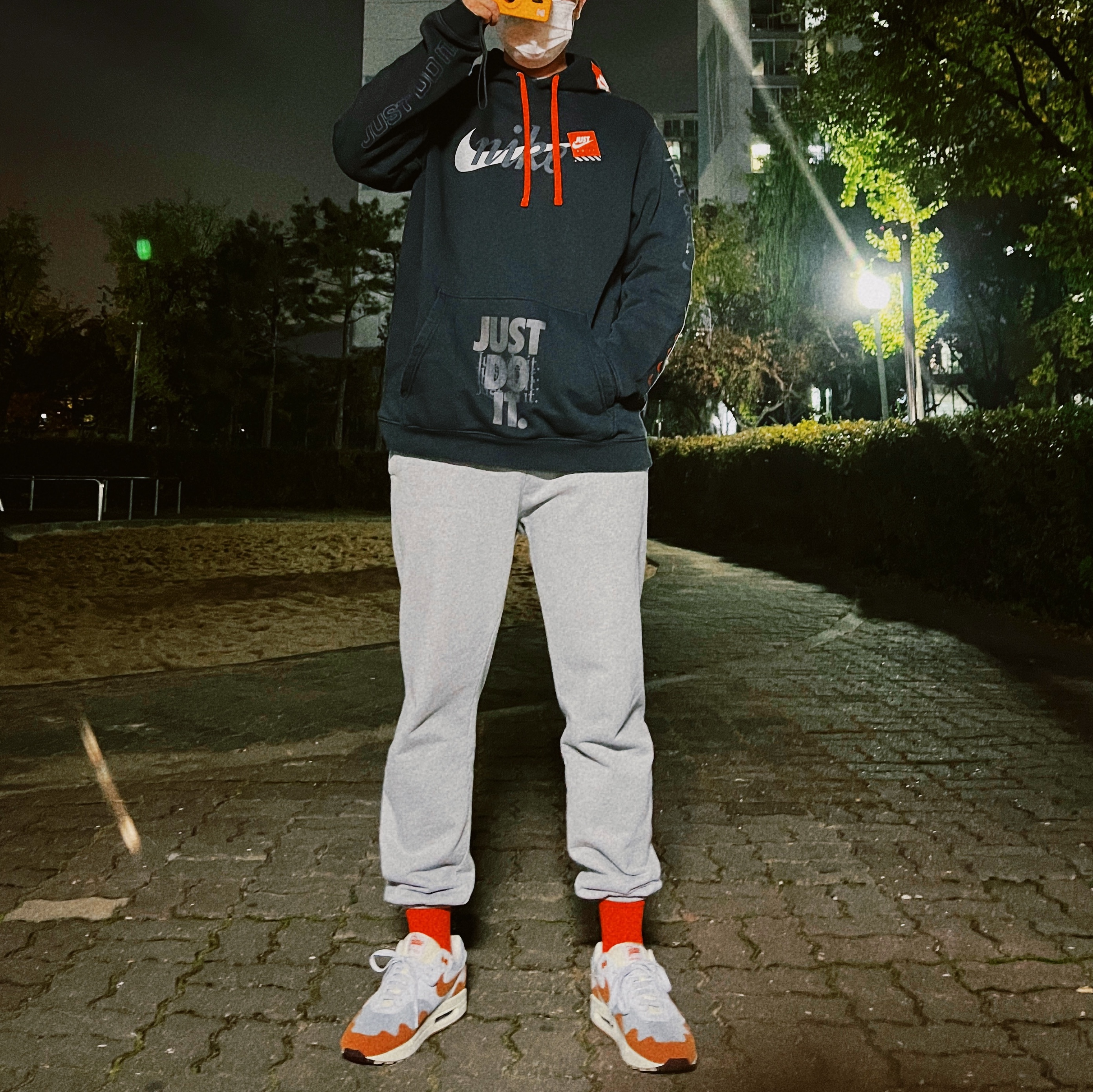 Nike x Patta Air Max 1 Monarch 착용 스타일