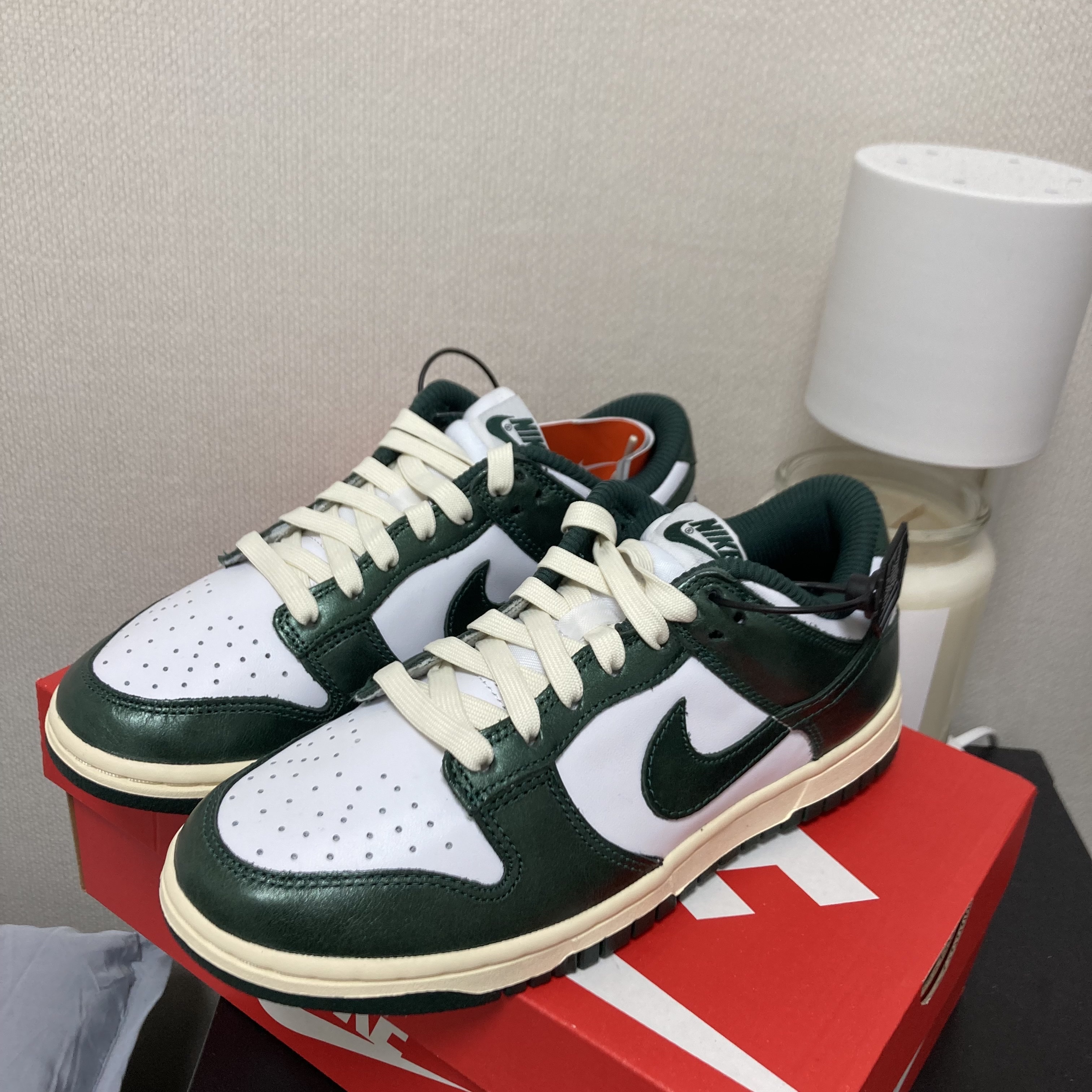 (W) Nike Dunk Low Vintage Green 착용 스타일
