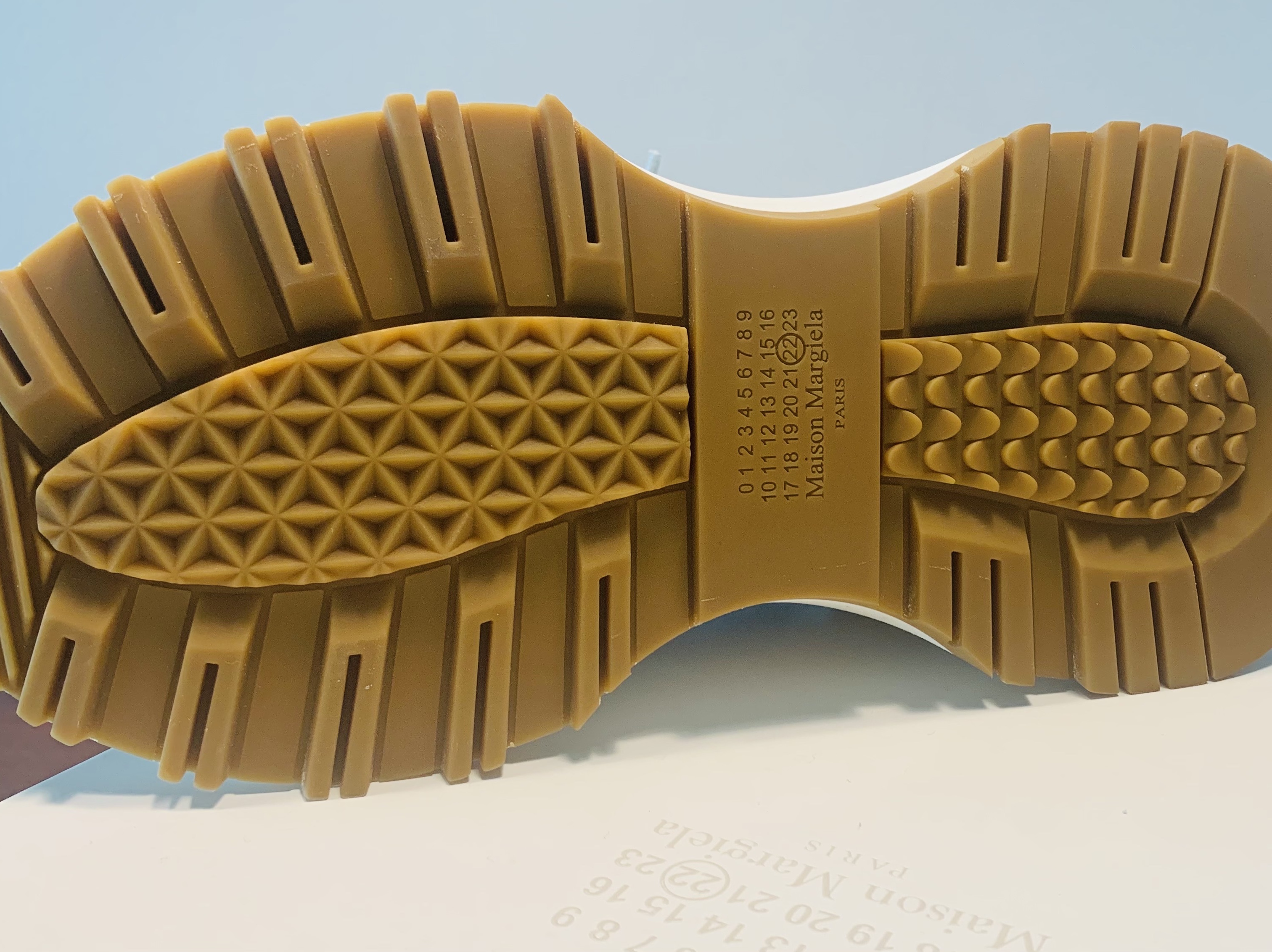 Maison Margiela Runner Evolution Sneakers Frost 착용 스타일 - 3