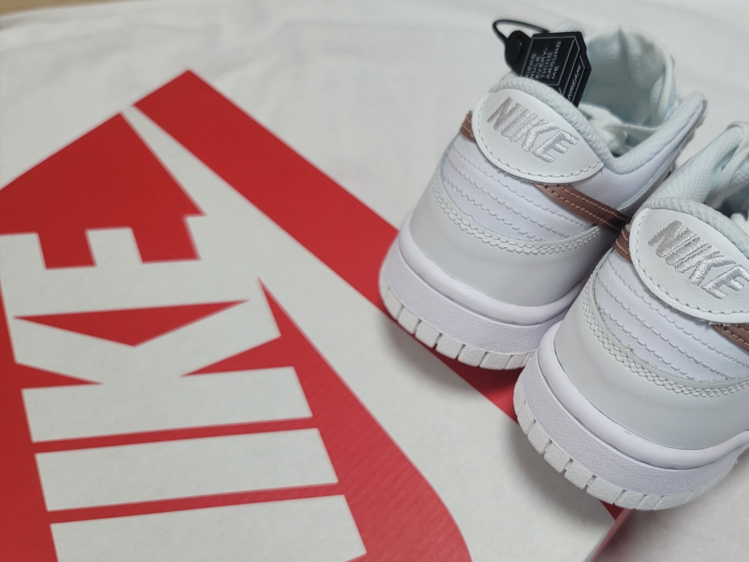 (GS) Nike Dunk Low White Rose Pink 착용 스타일 - 4