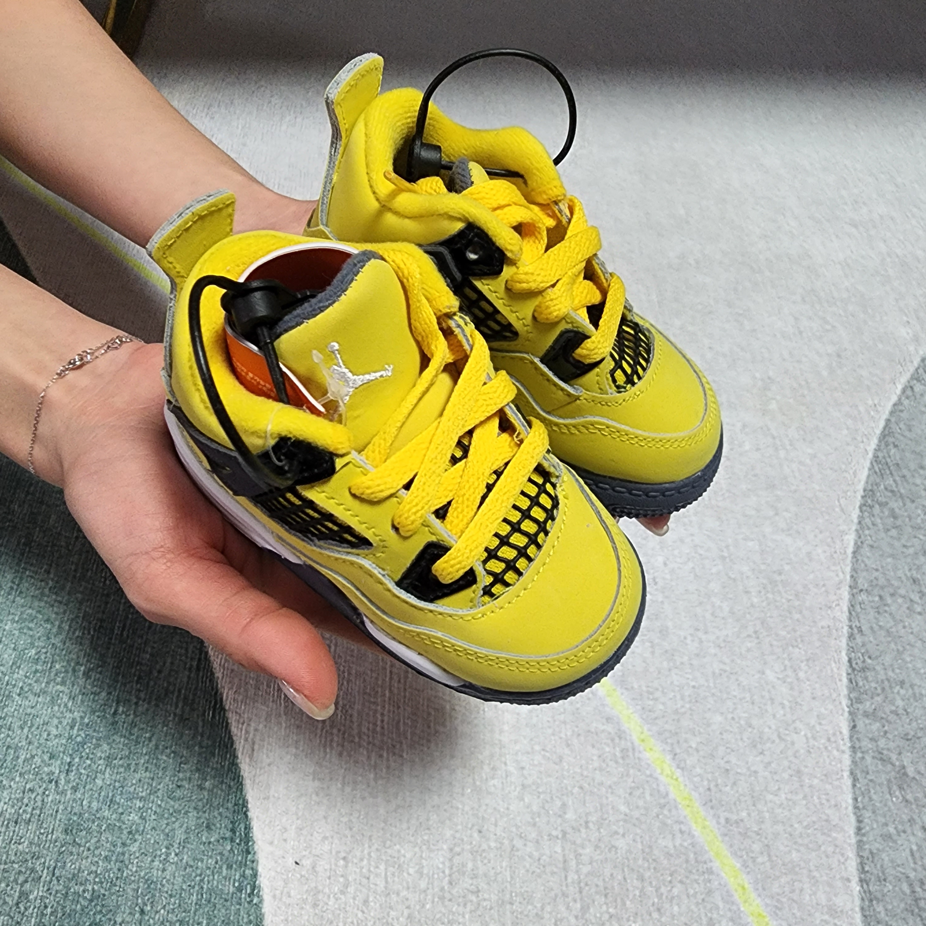 (TD) Jordan 4 Retro Tour Yellow 착용 스타일 - 1
