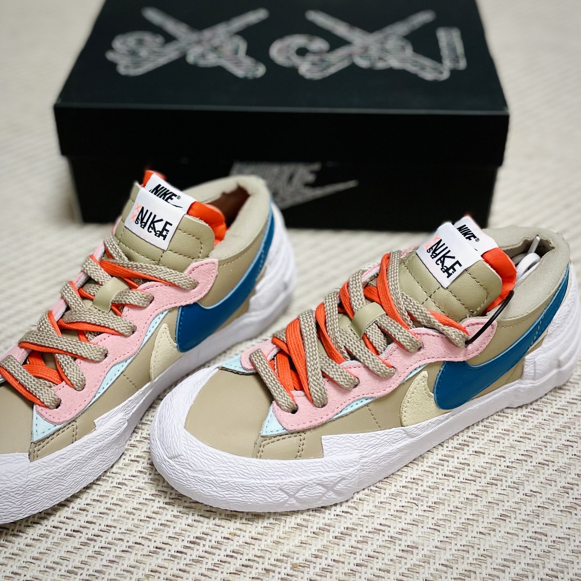 Nike x Sacai x Kaws Blazer Low Reed 착용 스타일 - 1