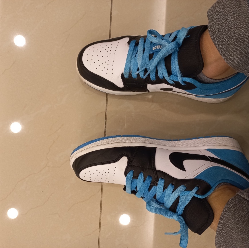 Jordan 1 Low SE Laser Blue 착용 스타일