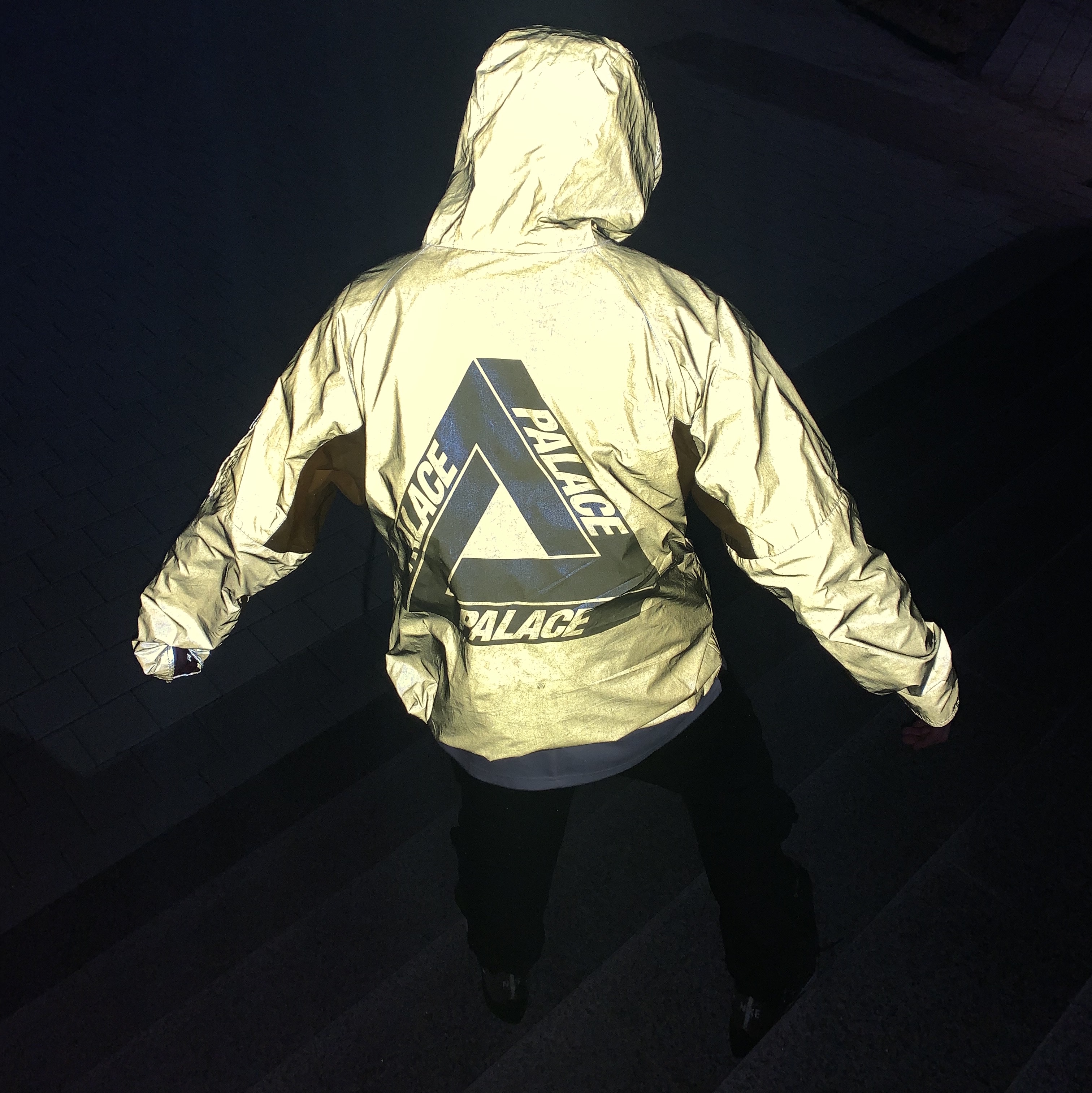 (W) Nike x Off-White Vapor Street Black Laser Fuchsia, Palace Deflector Jacket Cobalt Blue Reflective - 19FW 착용 스타일 - 3
