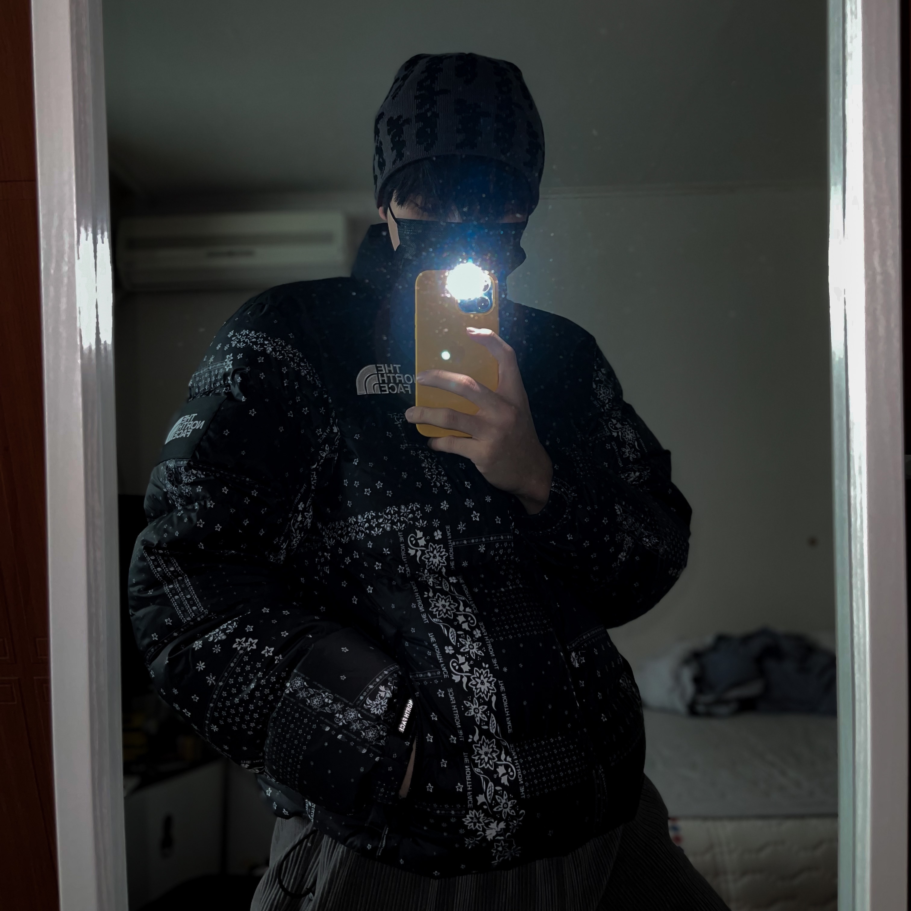 The North Face White Label Bandana Nuptse Black 착용 스타일