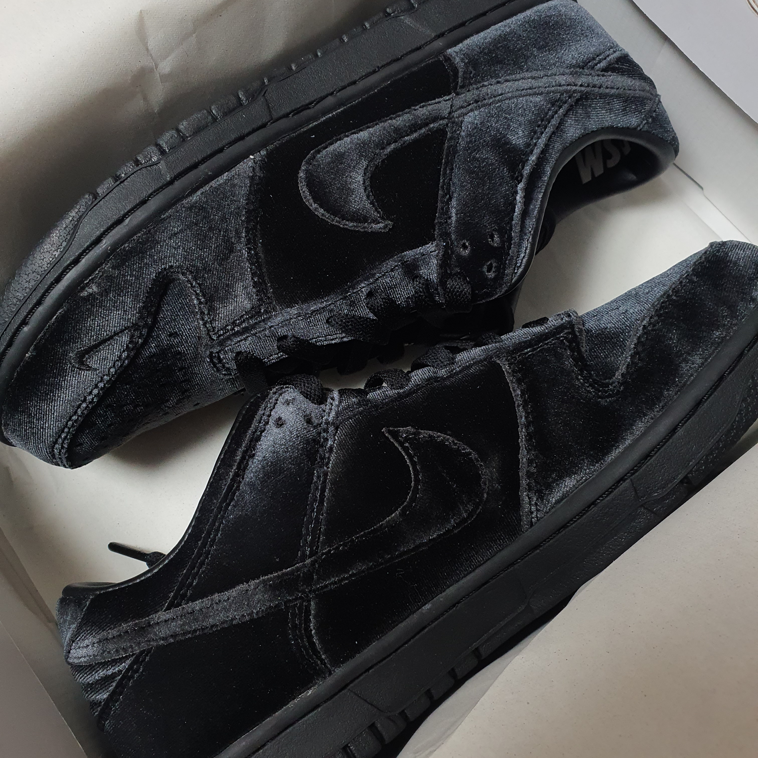 Nike x DSM Dunk Low Velvet Black 착용 스타일