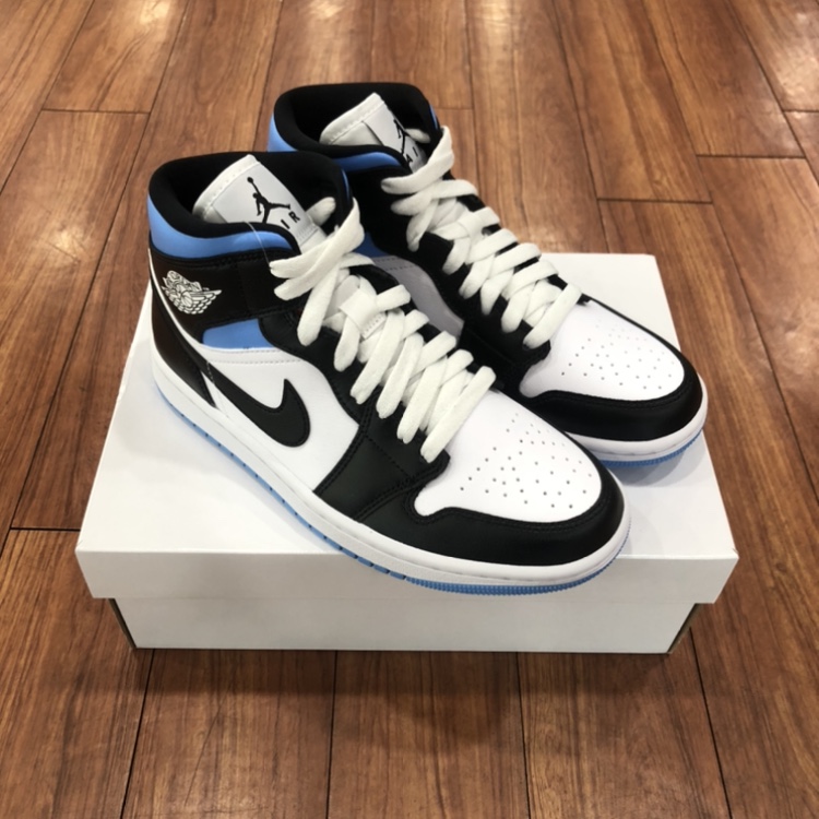 (GS) Jordan 1 Retro High OG Hyper Royal, (GS) Jordan 1 Low Black Particle Grey 착용 스타일 - 3