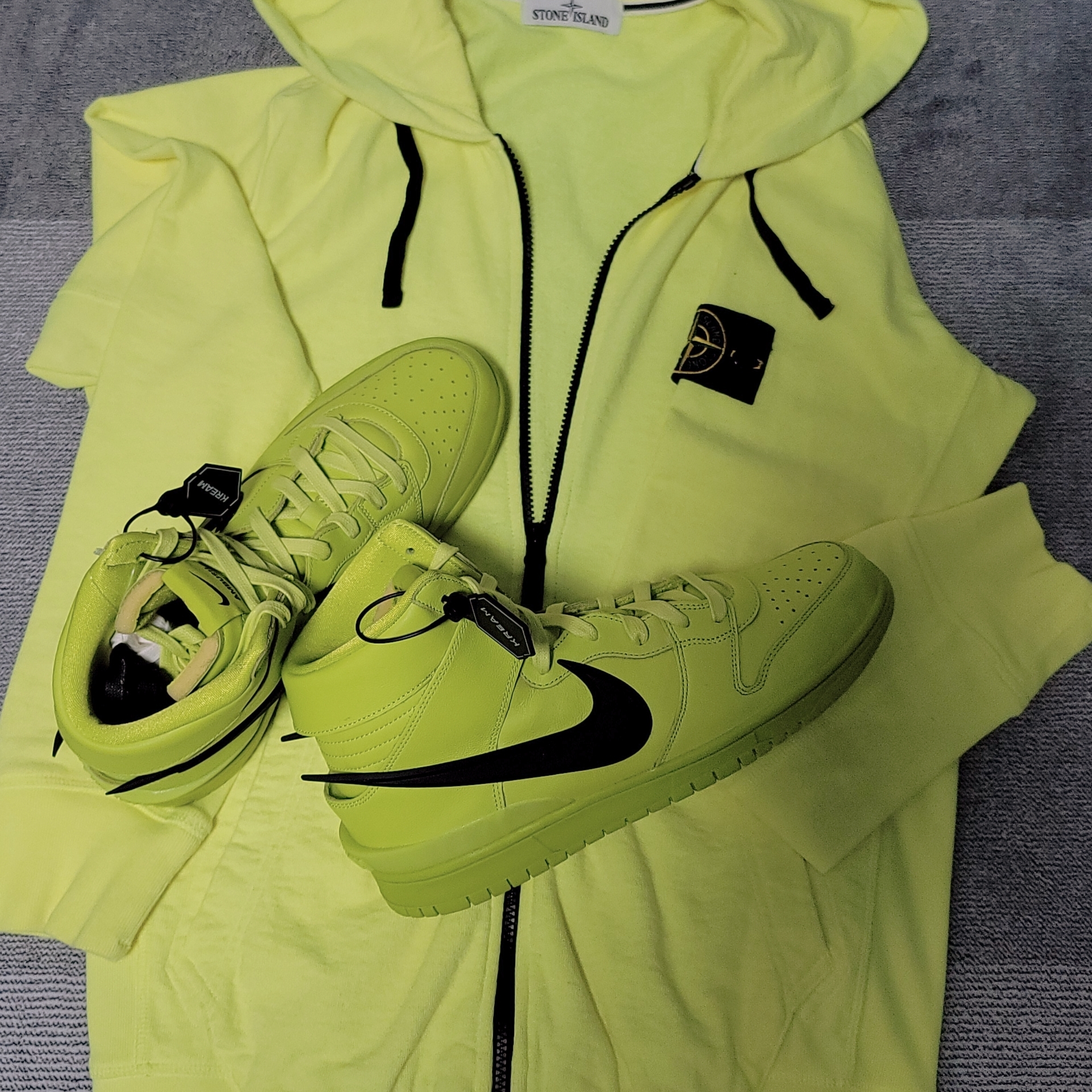 Nike x Ambush Dunk High Flash Lime, Nike x Stussy Beach Pants Bright Cactus 착용 스타일 - 1