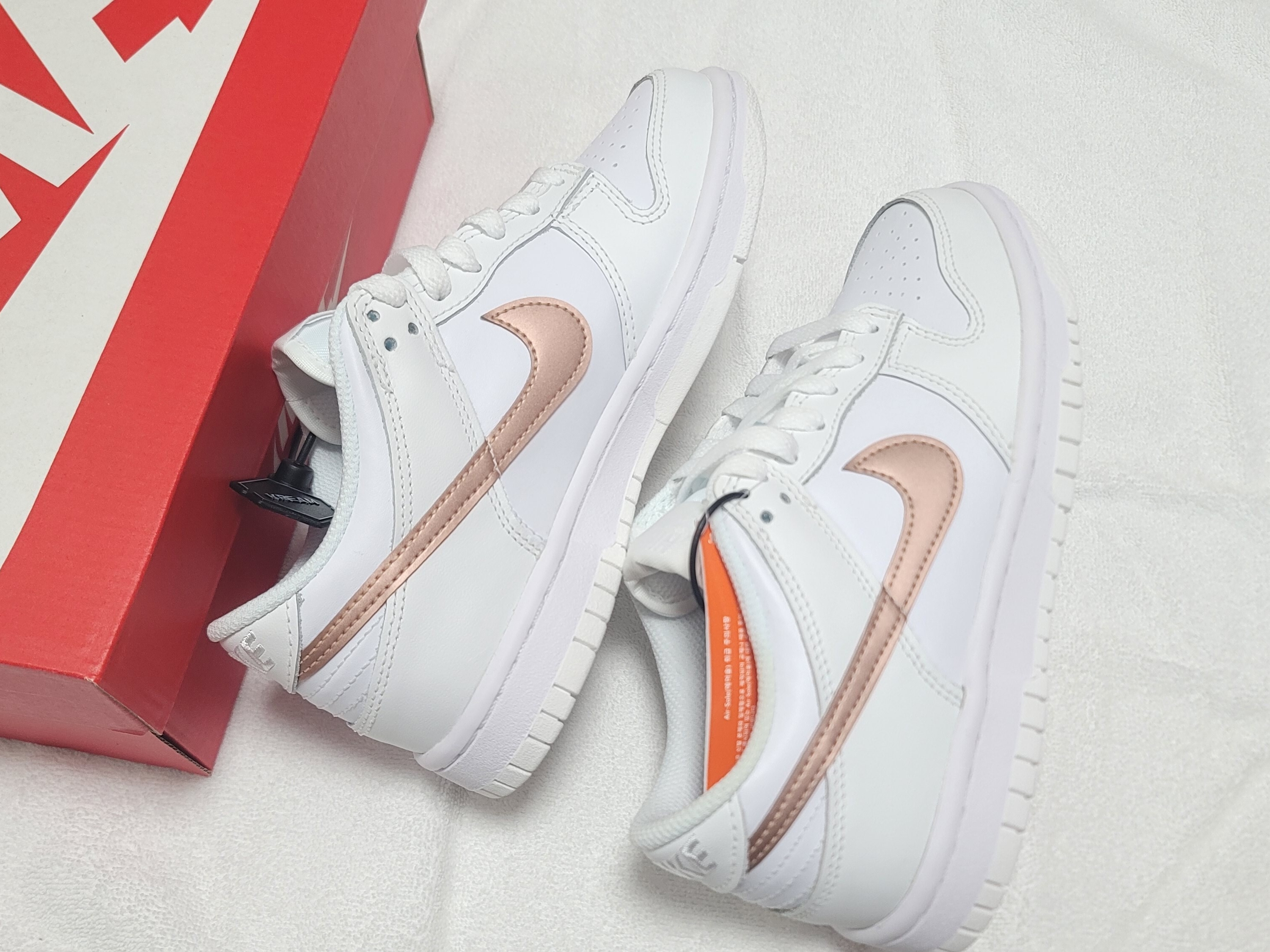 (GS) Nike Dunk Low White Rose Pink 착용 스타일 - 3
