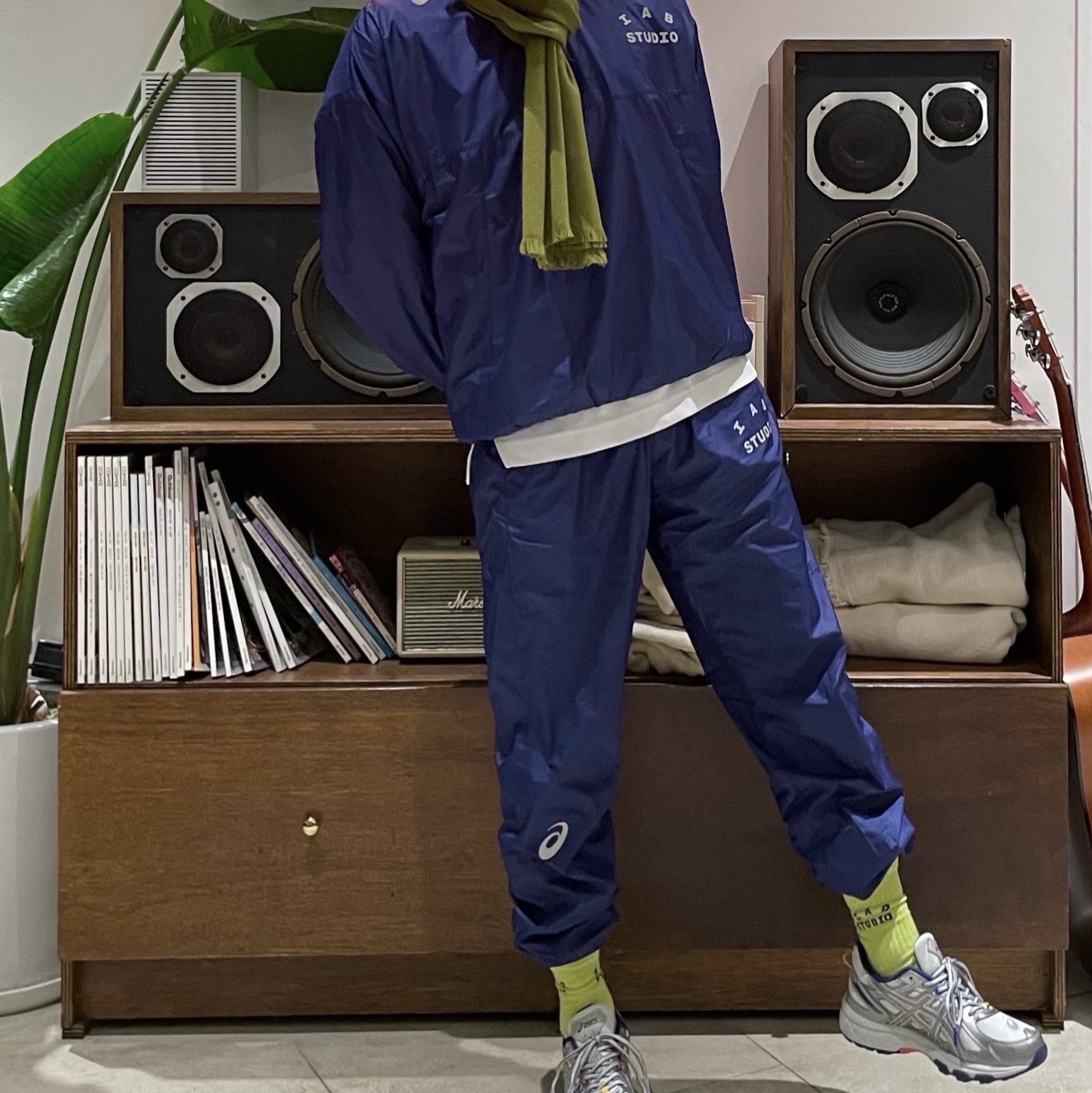IAB Studio Cap Navy, IAB Studio x Asics Navy Woven Shirt 착용 스타일