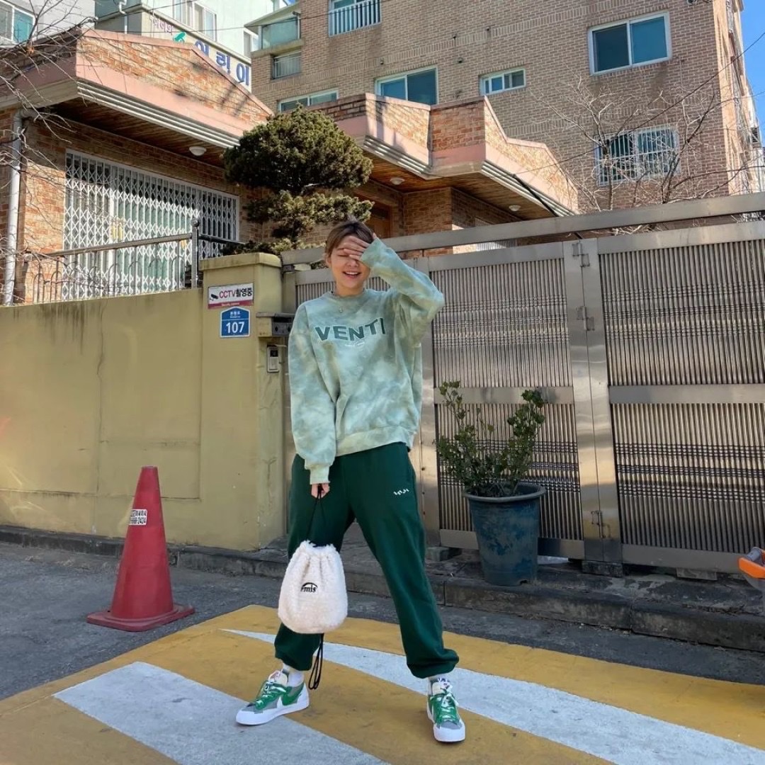Nike x Sacai Blazer Low Classic Green 착용 스타일 - 2