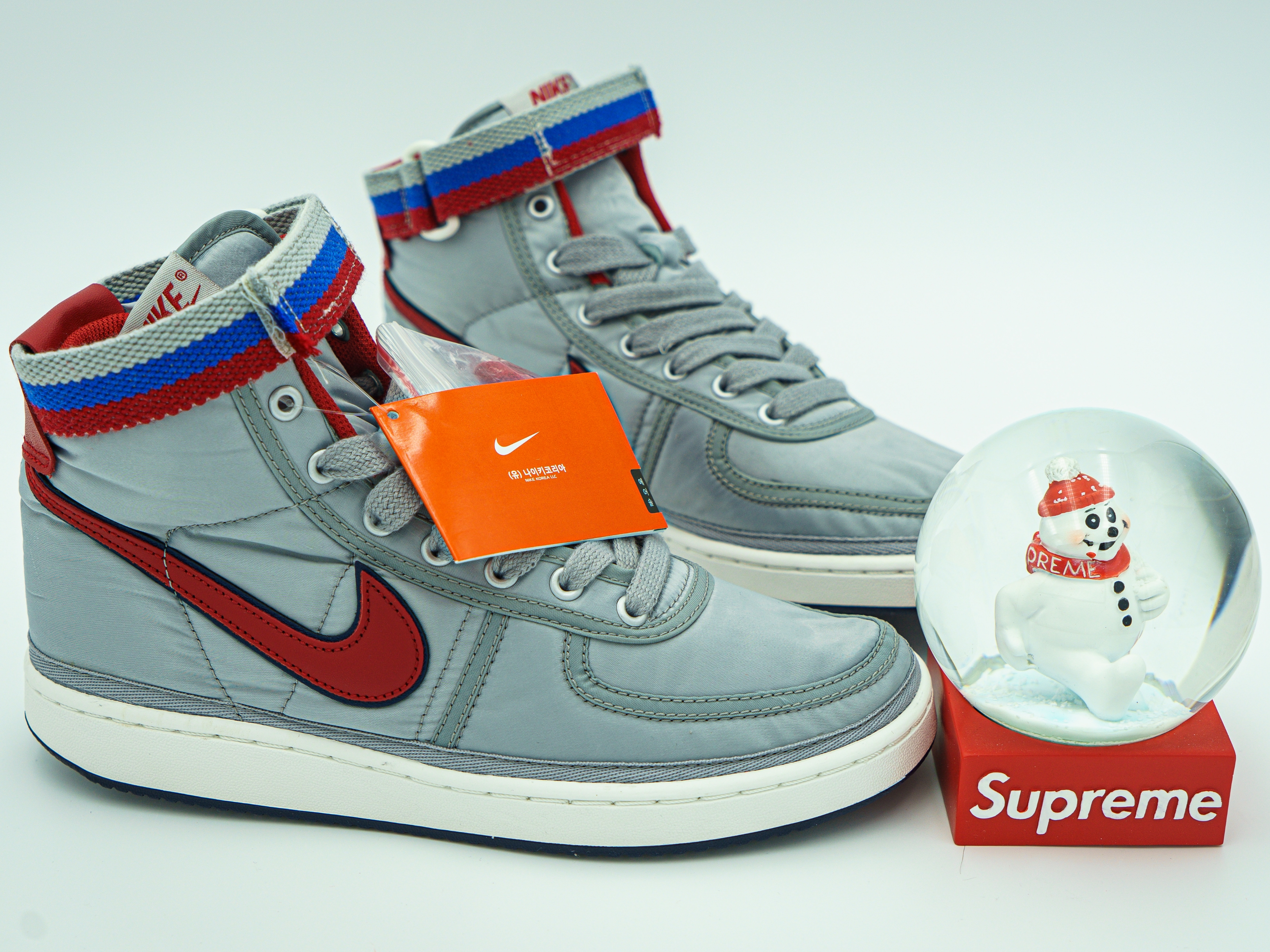 Nike Vandal High Supreme OG Metallic Silver, Supreme Snowman Snowglobe Red 착용 스타일 - 1