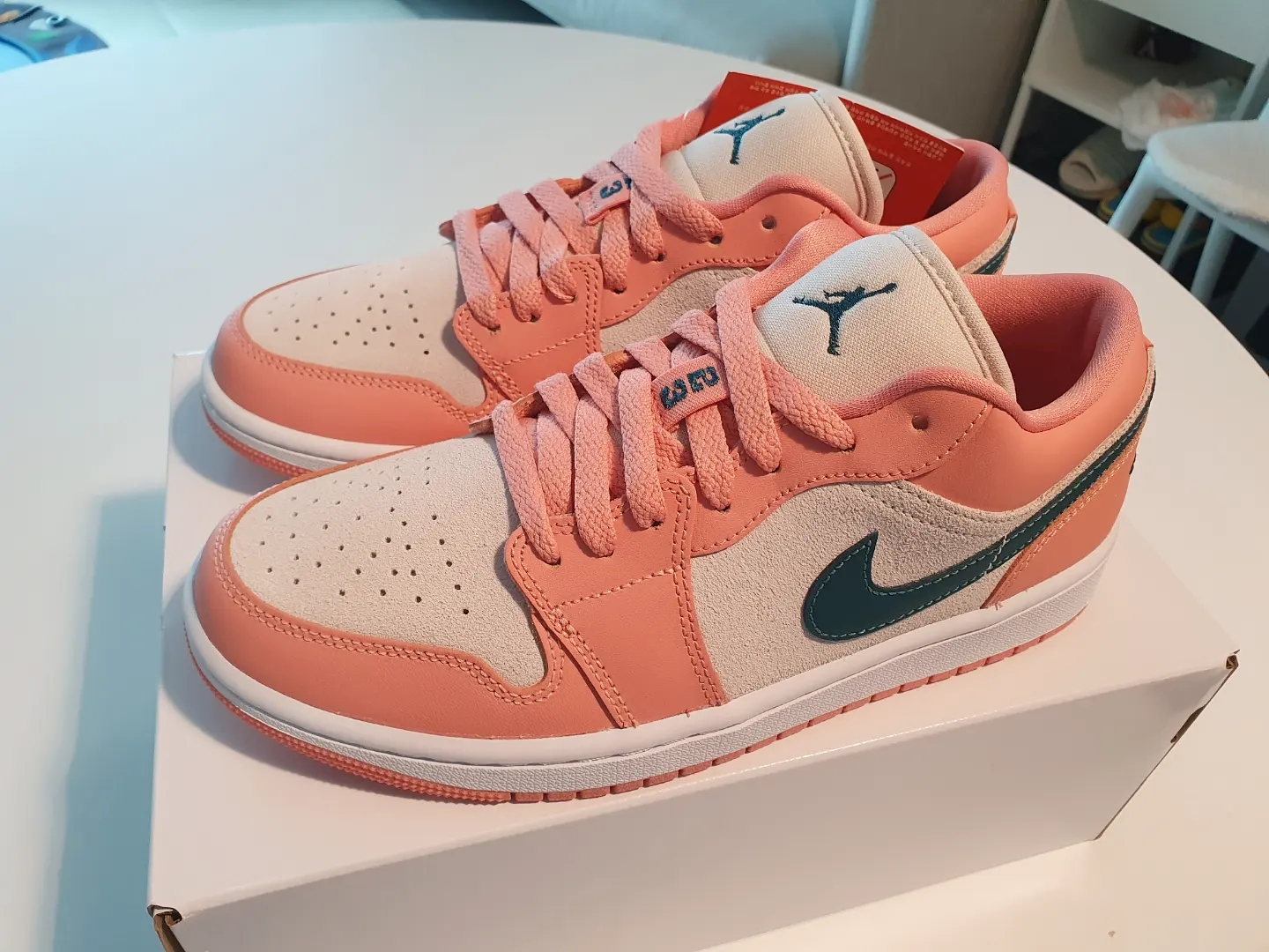 (W) Jordan 1 Low Light Madder Root 착용 스타일 - 1
