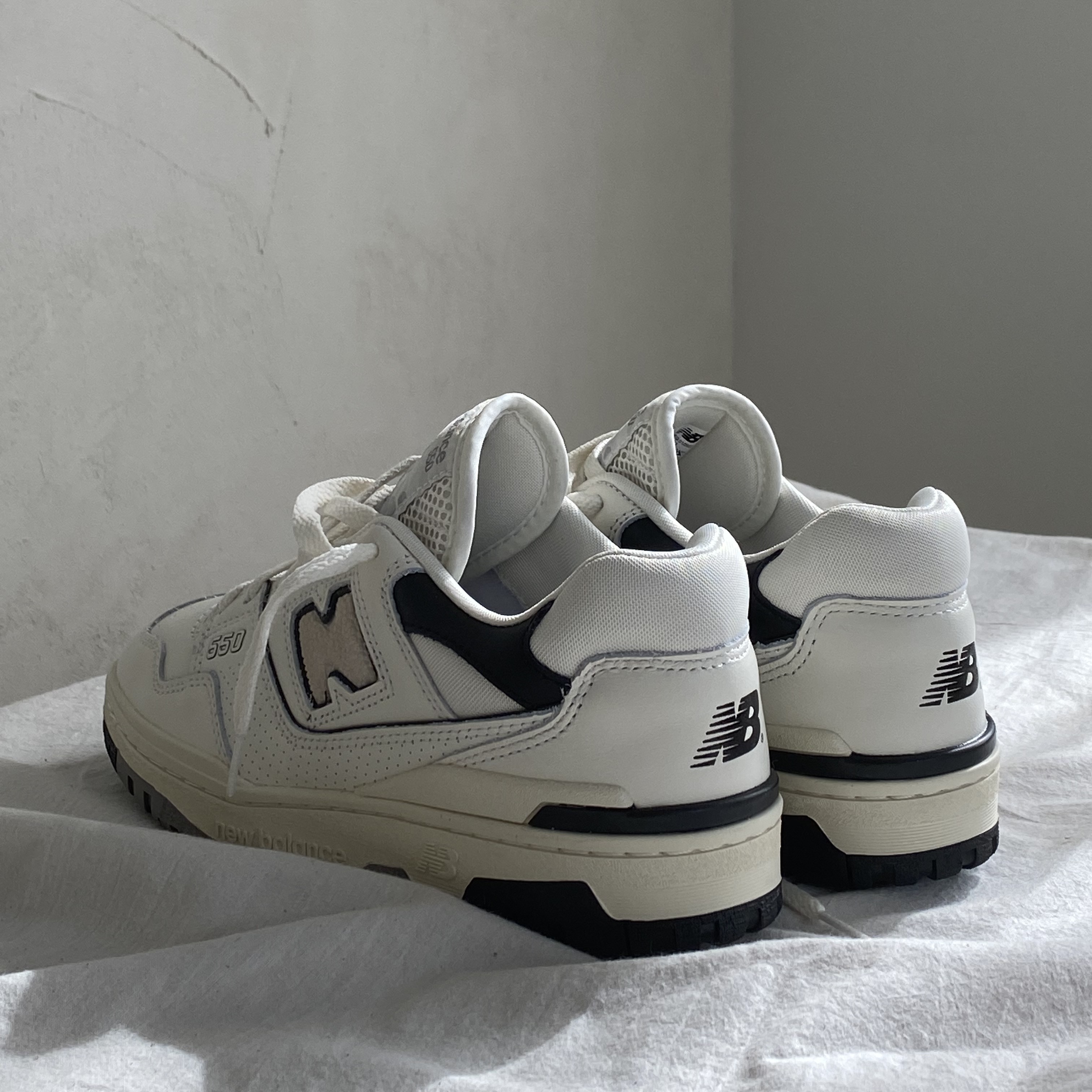 New Balance x Aime Leon Dore 550 Green Yellow, New Balance x Aime Leon Dore 550 Navy Red 착용 스타일 - 3