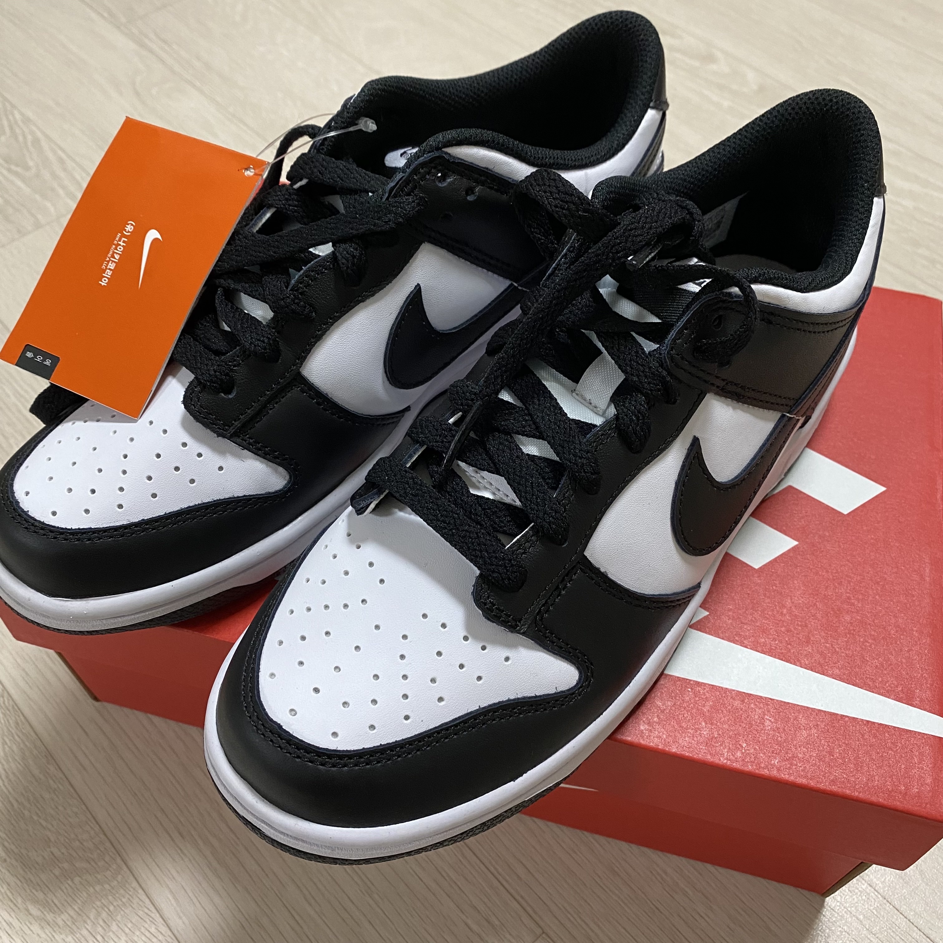 (GS) Nike Dunk Low Black 착용 스타일 - 2