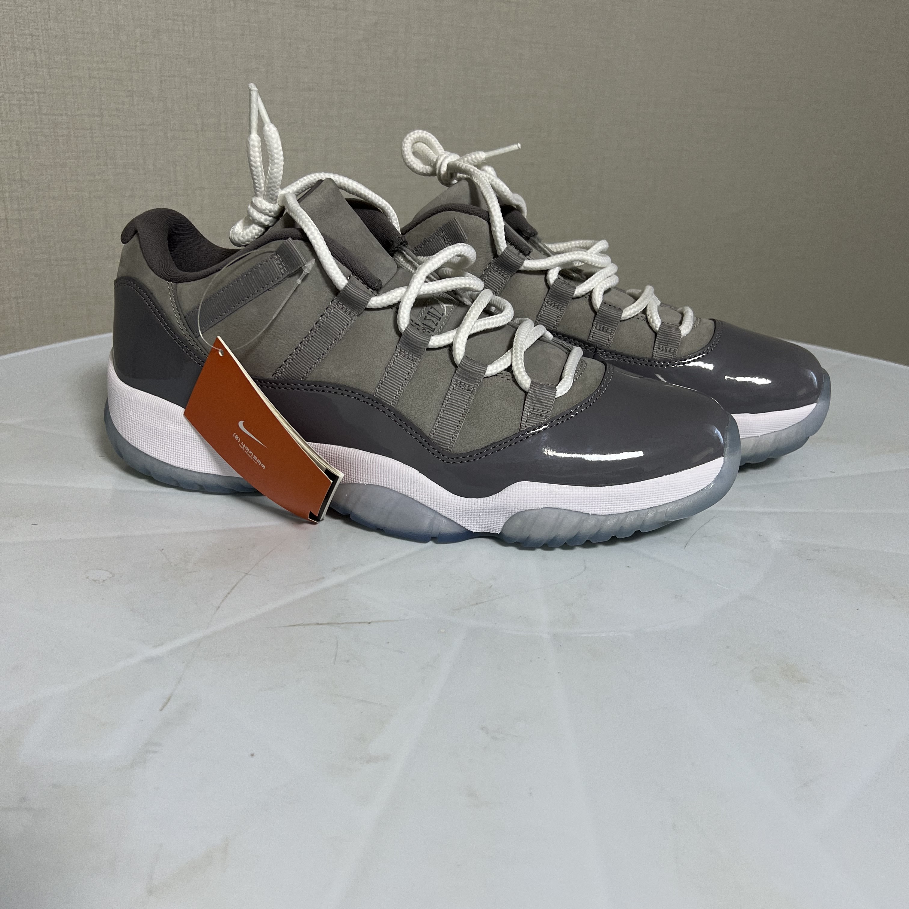 Jordan 11 Retro Low Cool Grey 착용 스타일 - 3