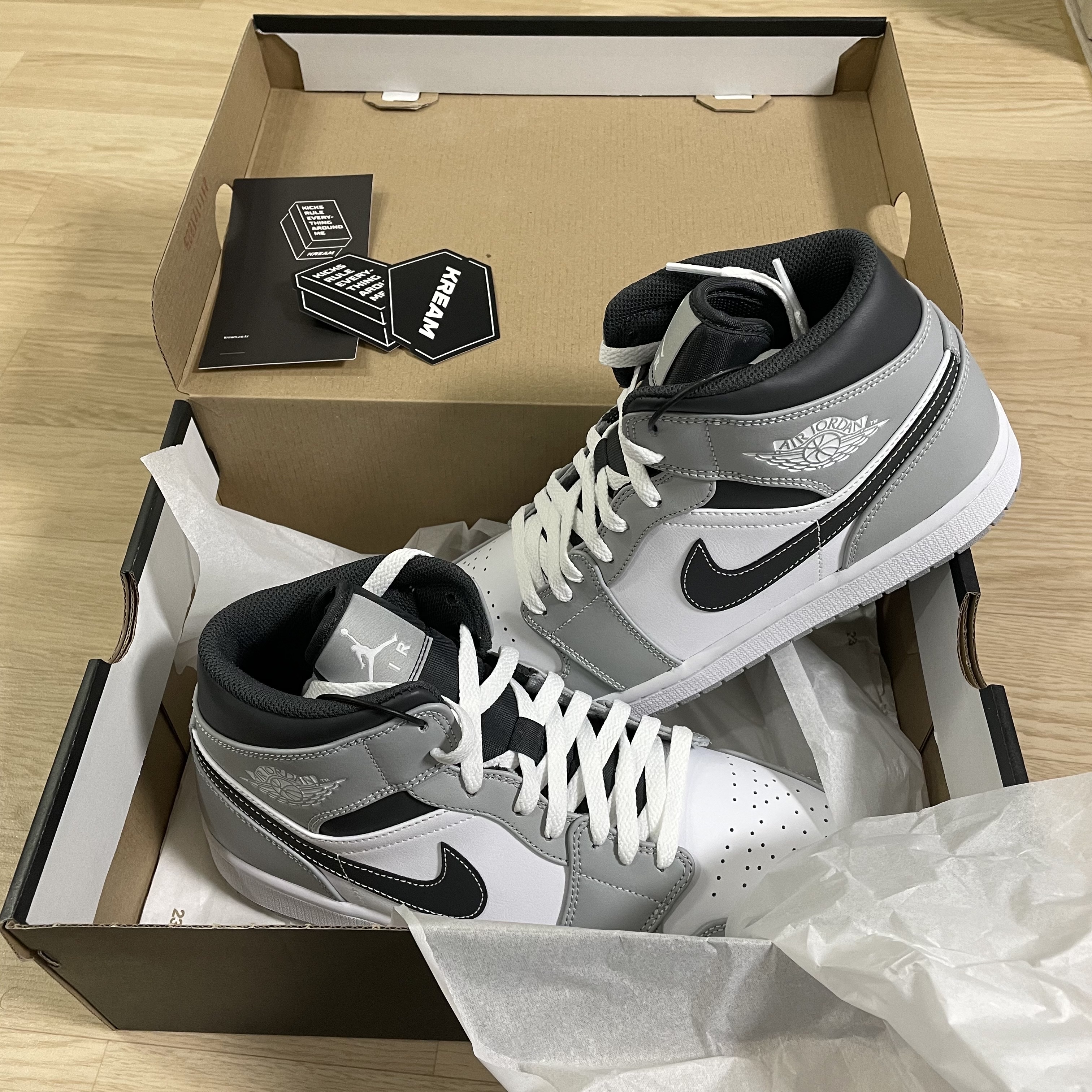 Jordan 1 Mid Light Smoke Grey Anthracite 착용 스타일