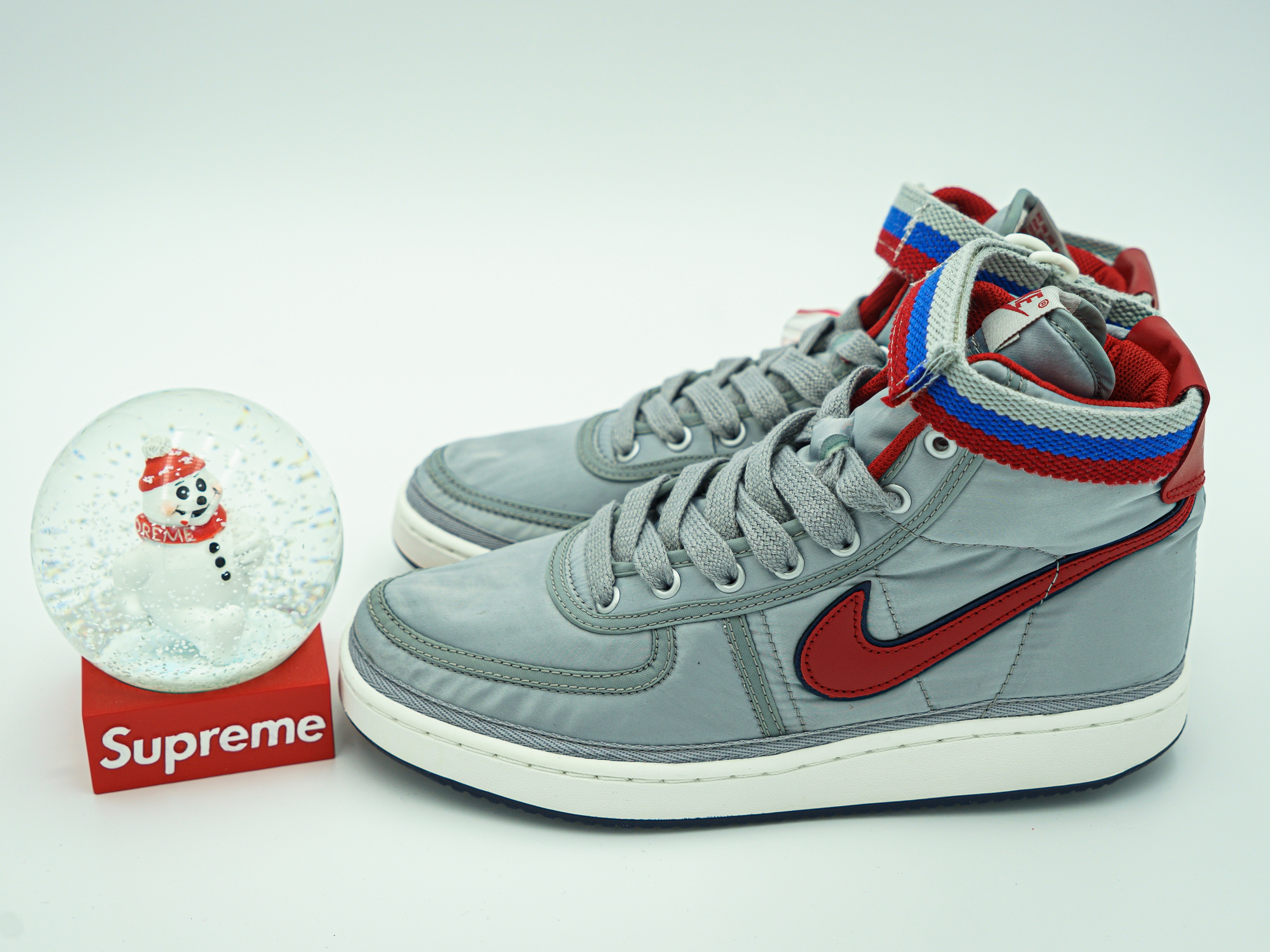 Nike Vandal High Supreme OG Metallic Silver, Supreme Snowman Snowglobe Red 착용 스타일 - 4