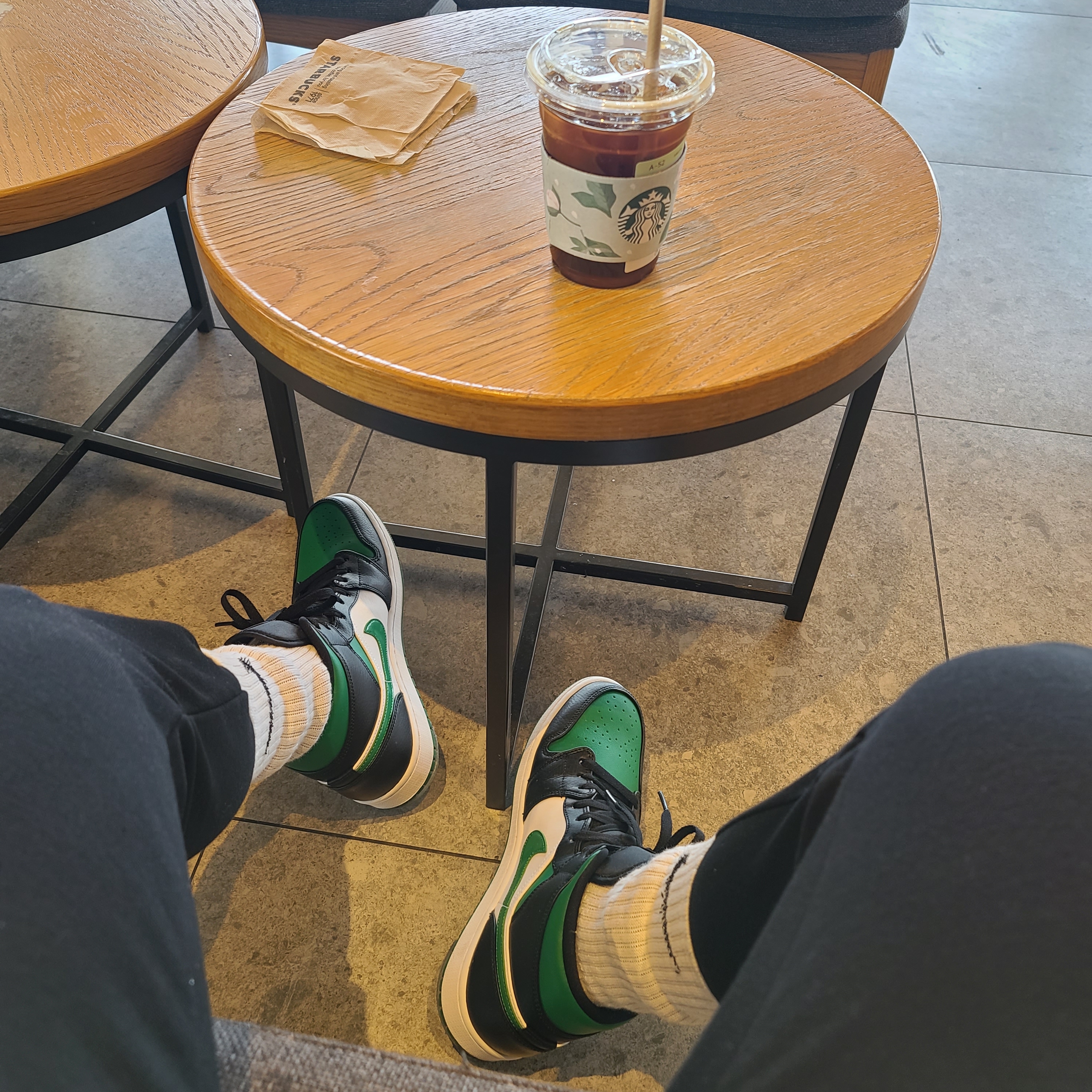 Jordan 1 Mid Green Toe 착용 스타일