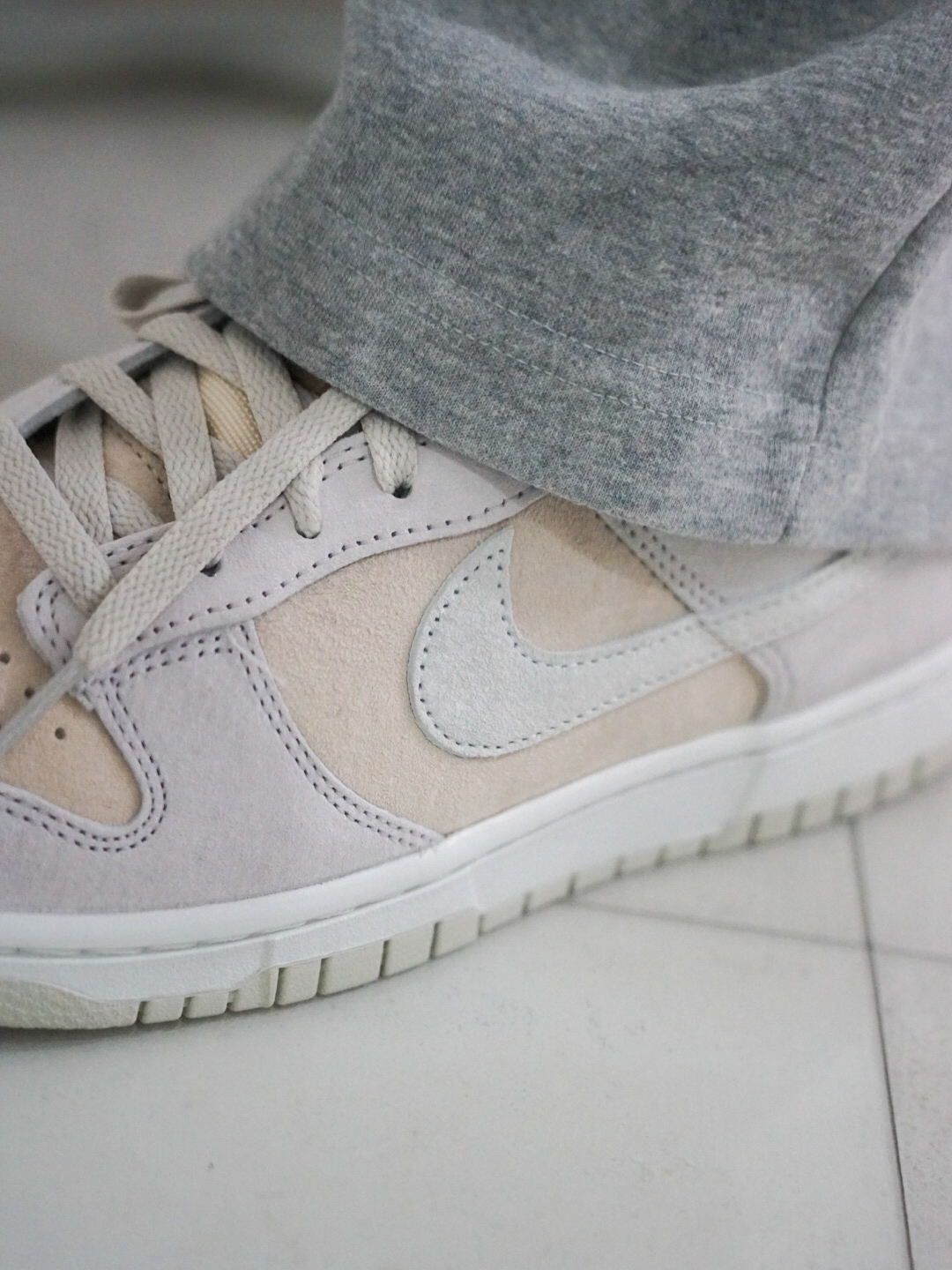 Nike Dunk Low Retro PRM Vast Grey 착용 스타일 - 1