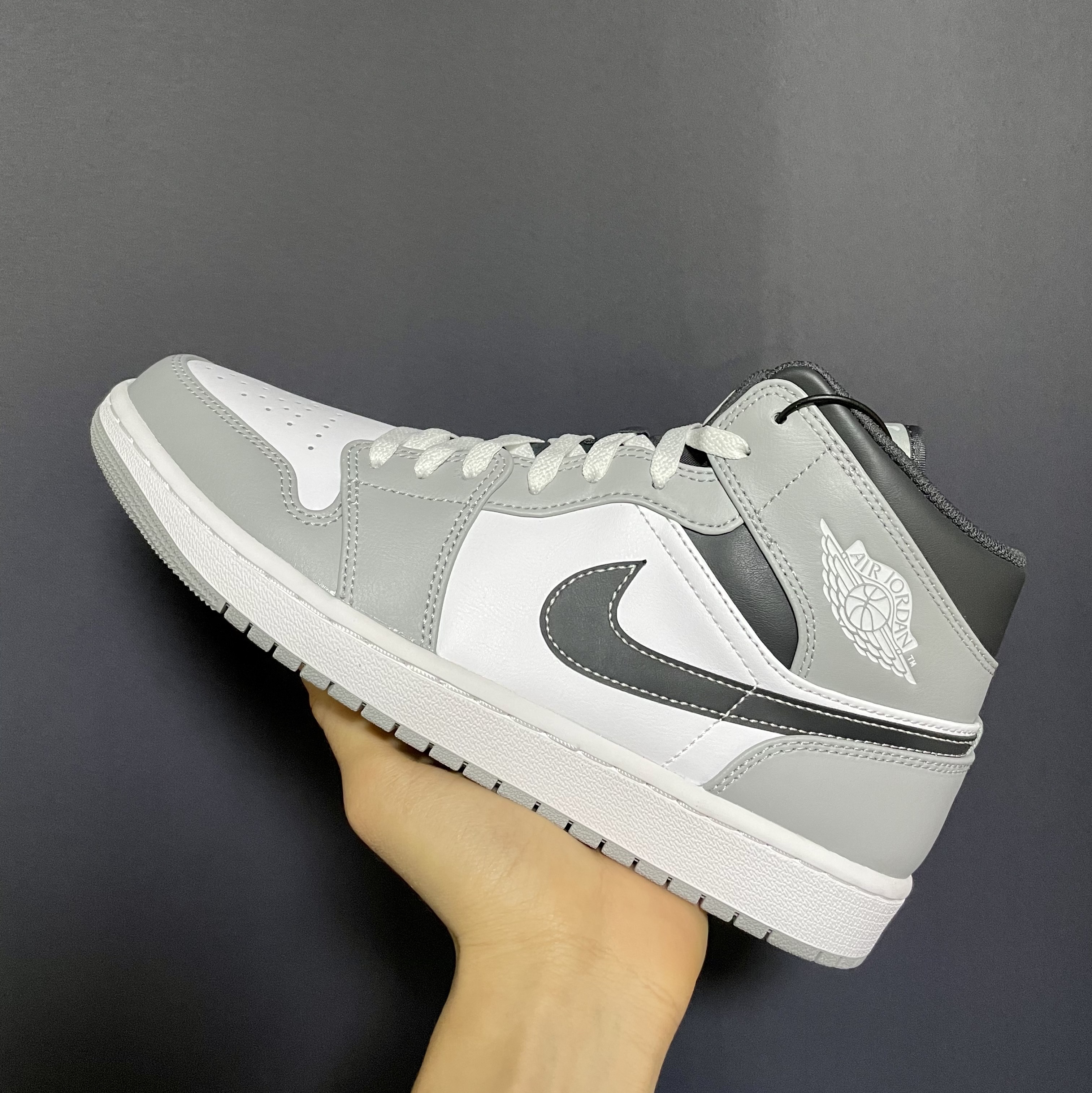 Jordan 1 Mid Light Smoke Grey Anthracite 착용 스타일