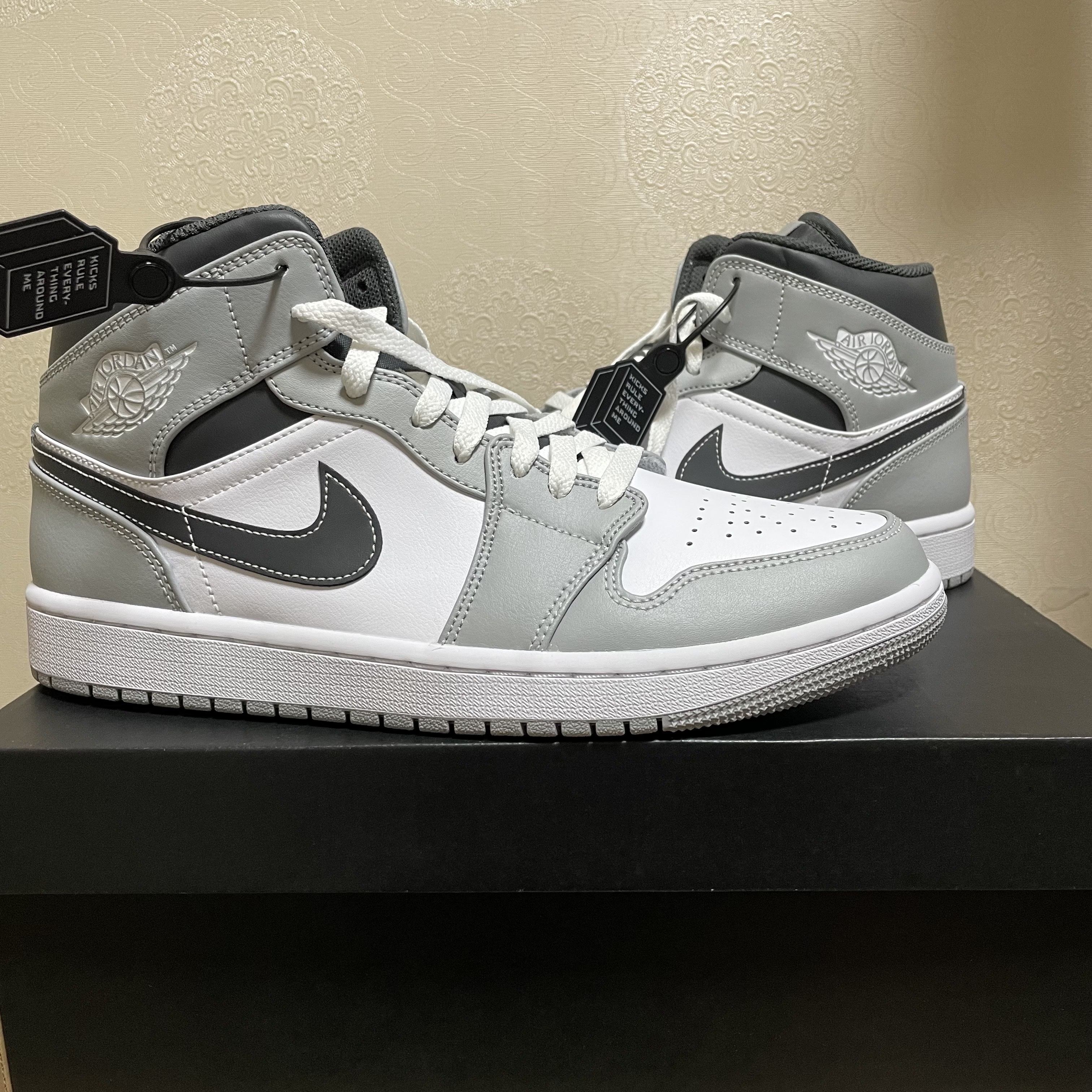 Jordan 1 Mid Light Smoke Grey Anthracite 착용 스타일