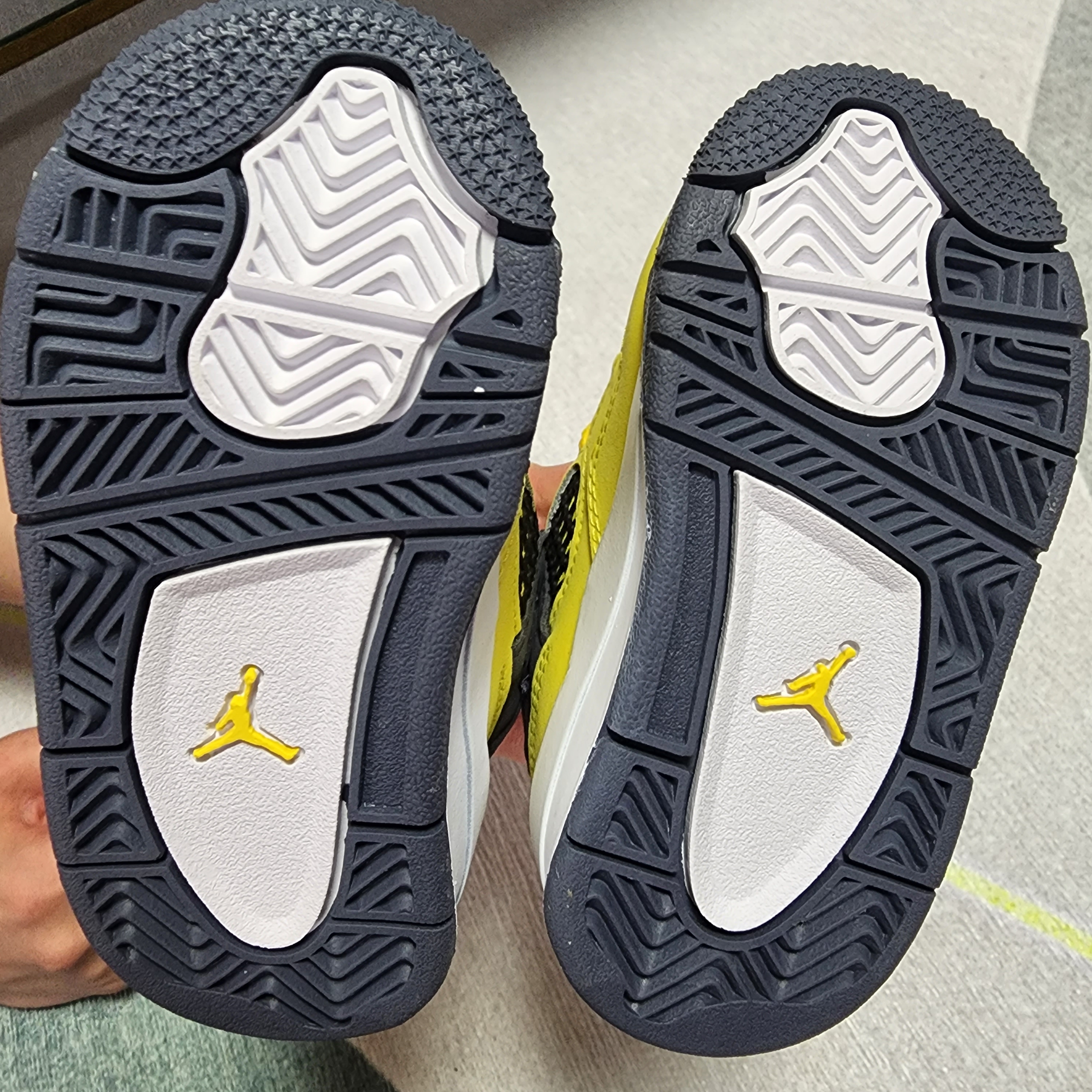 (TD) Jordan 4 Retro Tour Yellow 착용 스타일 - 2