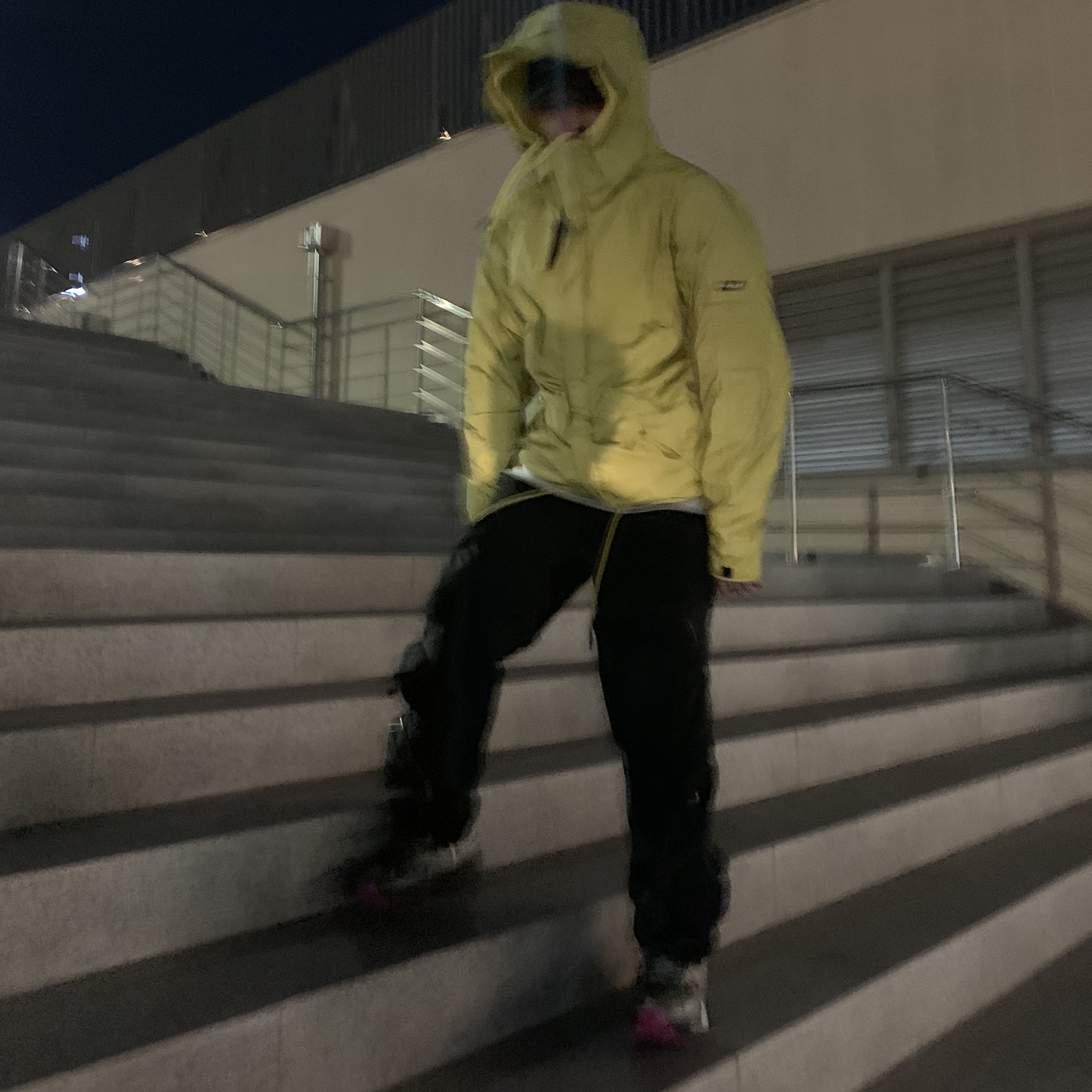 (W) Nike x Off-White Vapor Street Black Laser Fuchsia, Palace Deflector Jacket Cobalt Blue Reflective - 19FW 착용 스타일 - 2