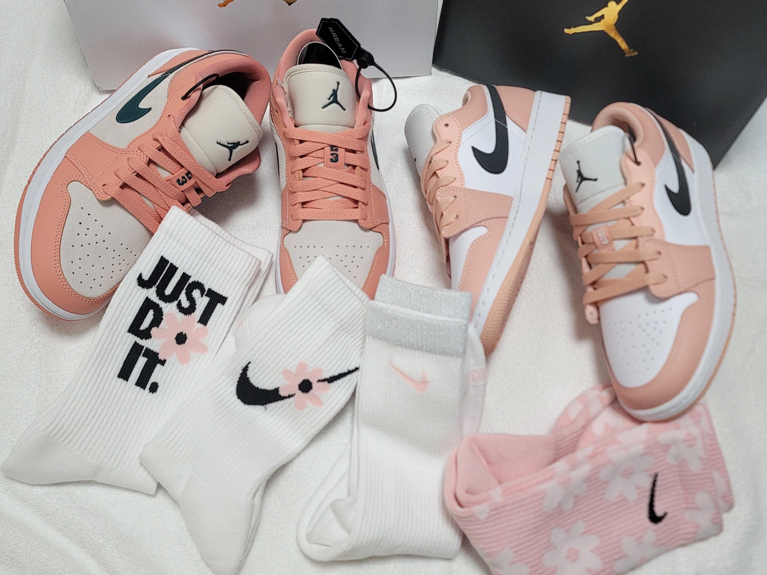 (W) Jordan 1 Low Light Madder Root, (GS) Jordan 1 Low Light Arctic Pink 착용 스타일 - 1