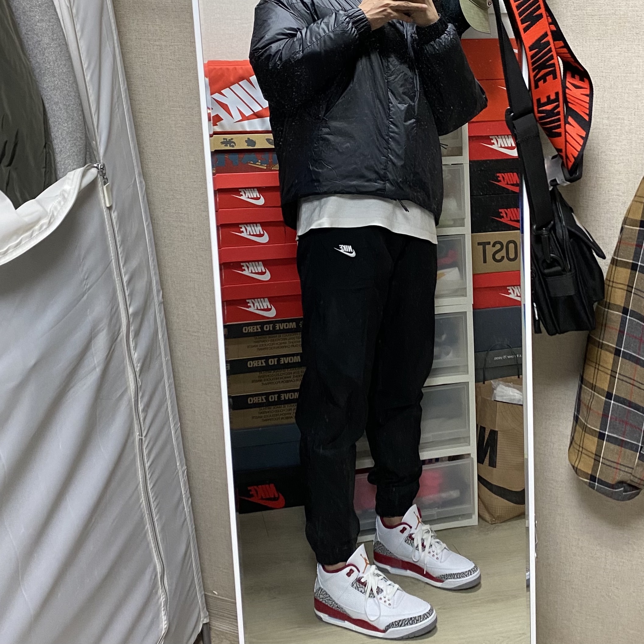 Jordan 3 Retro Cardinal Red 착용 스타일 - 2