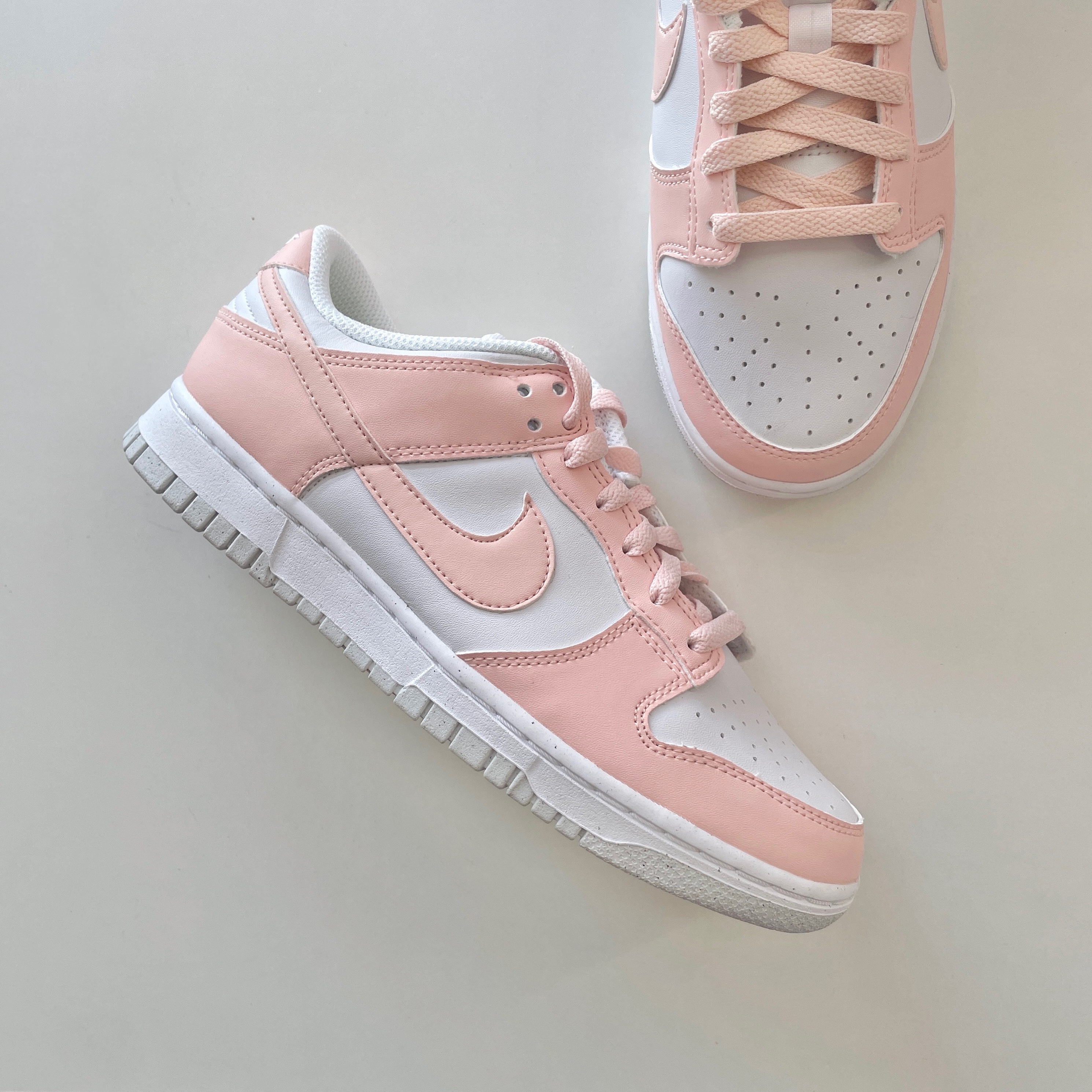 (W) Nike Dunk Low Next Nature Pale Coral 착용 스타일 - 1