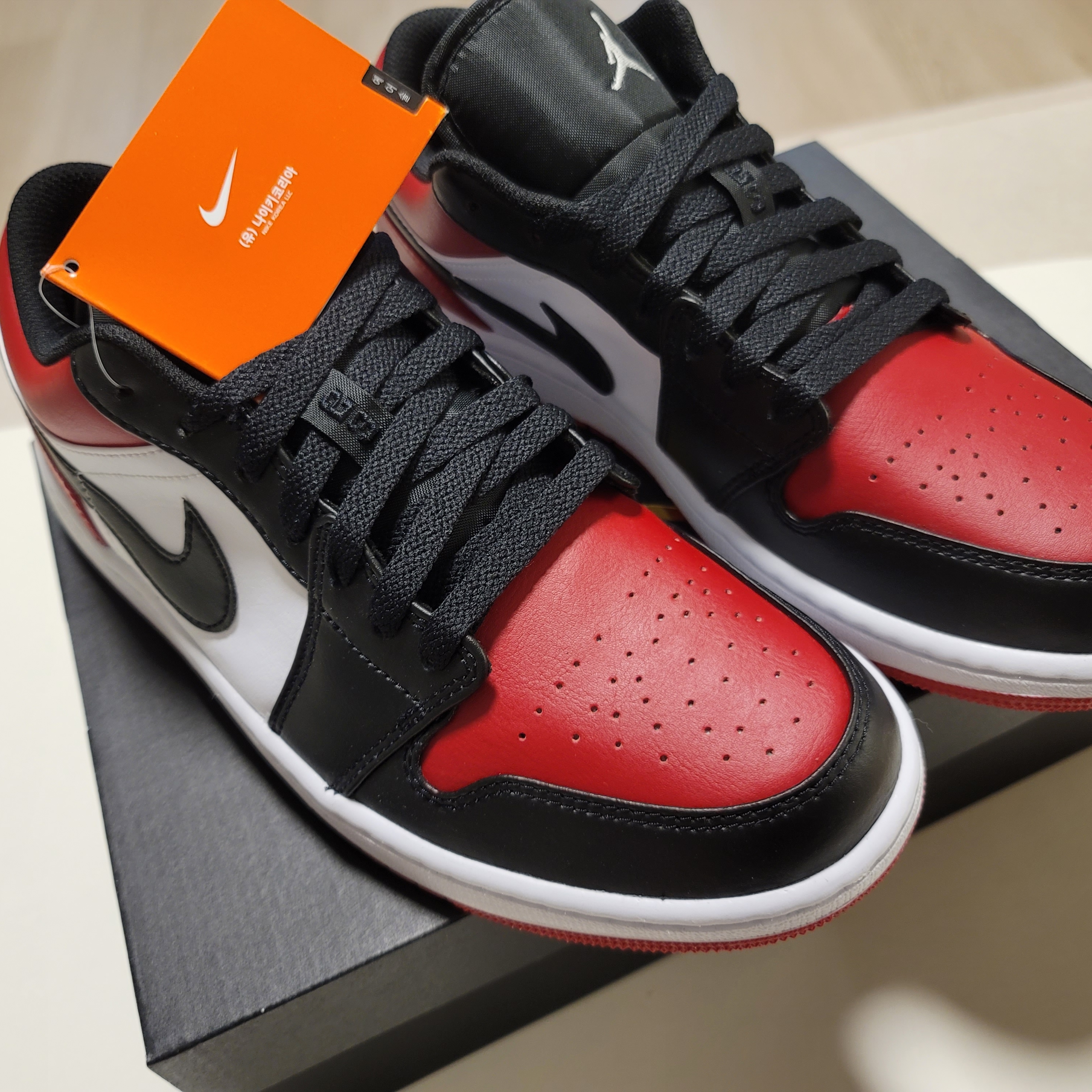 Jordan 1 Low Bred Toe 착용 스타일 - 1