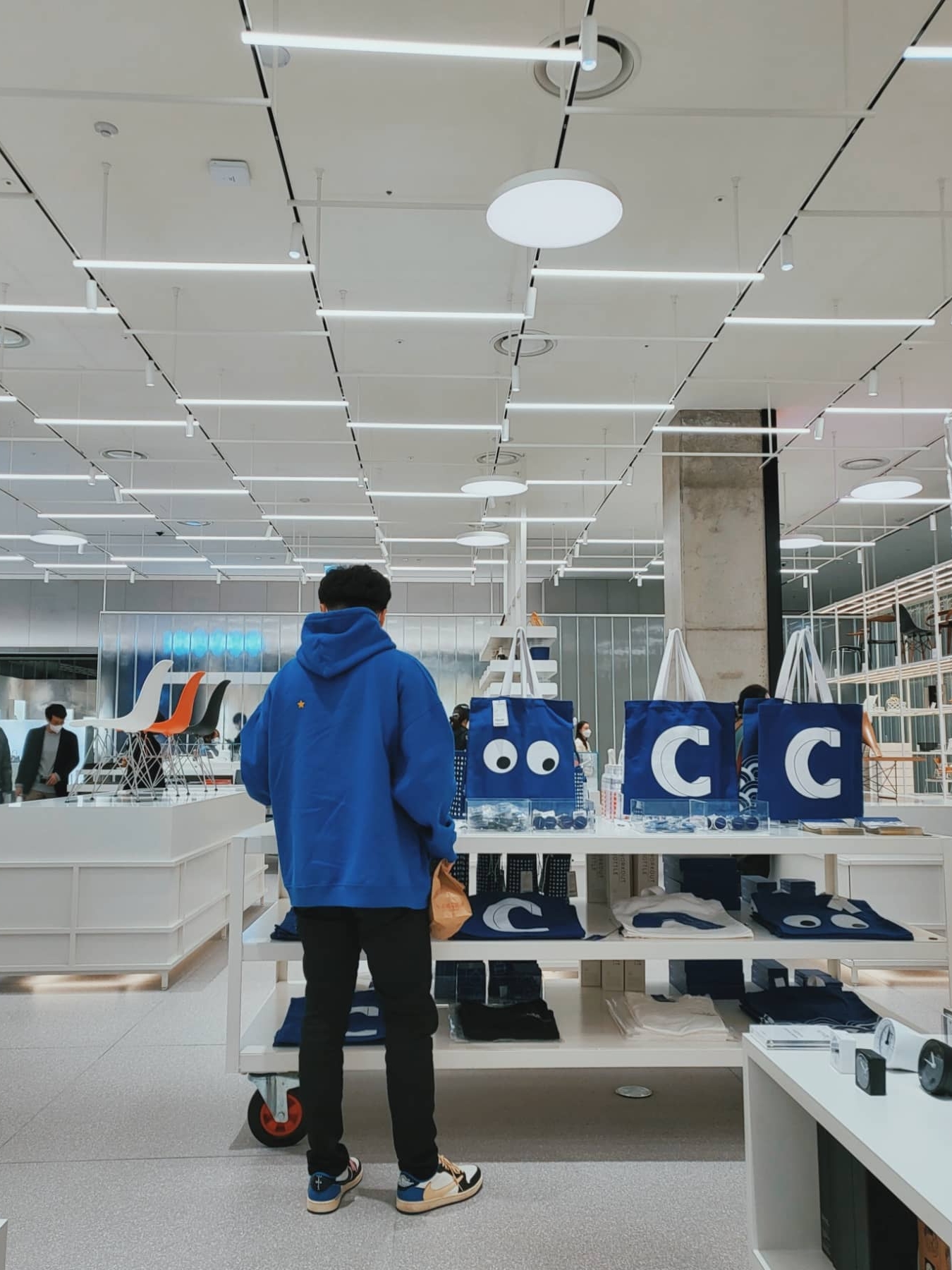 Souvenir Official Eunify Classic Hoodie Blue 착용 스타일 - 2