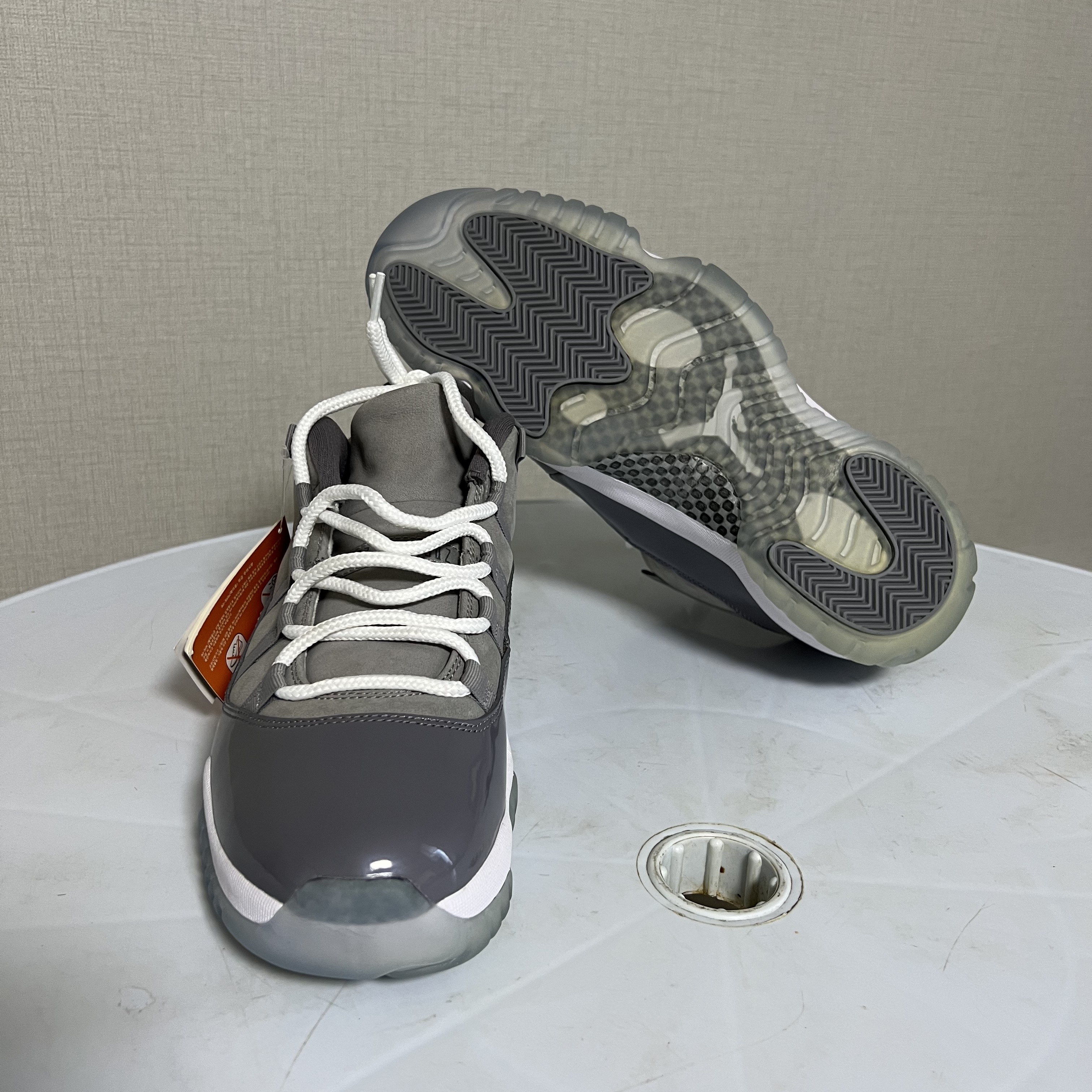 Jordan 11 Retro Low Cool Grey 착용 스타일 - 1