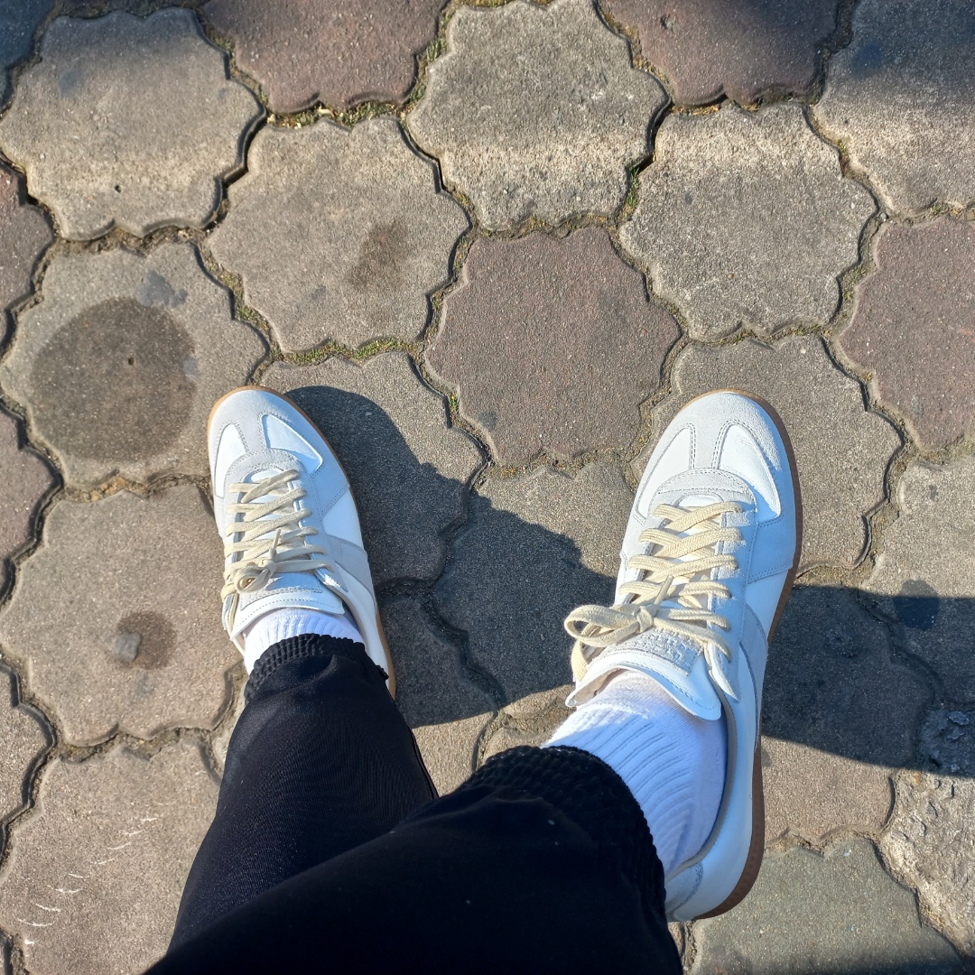 Maison Margiela Calfskin Replica Sneakers 착용 스타일 - 1