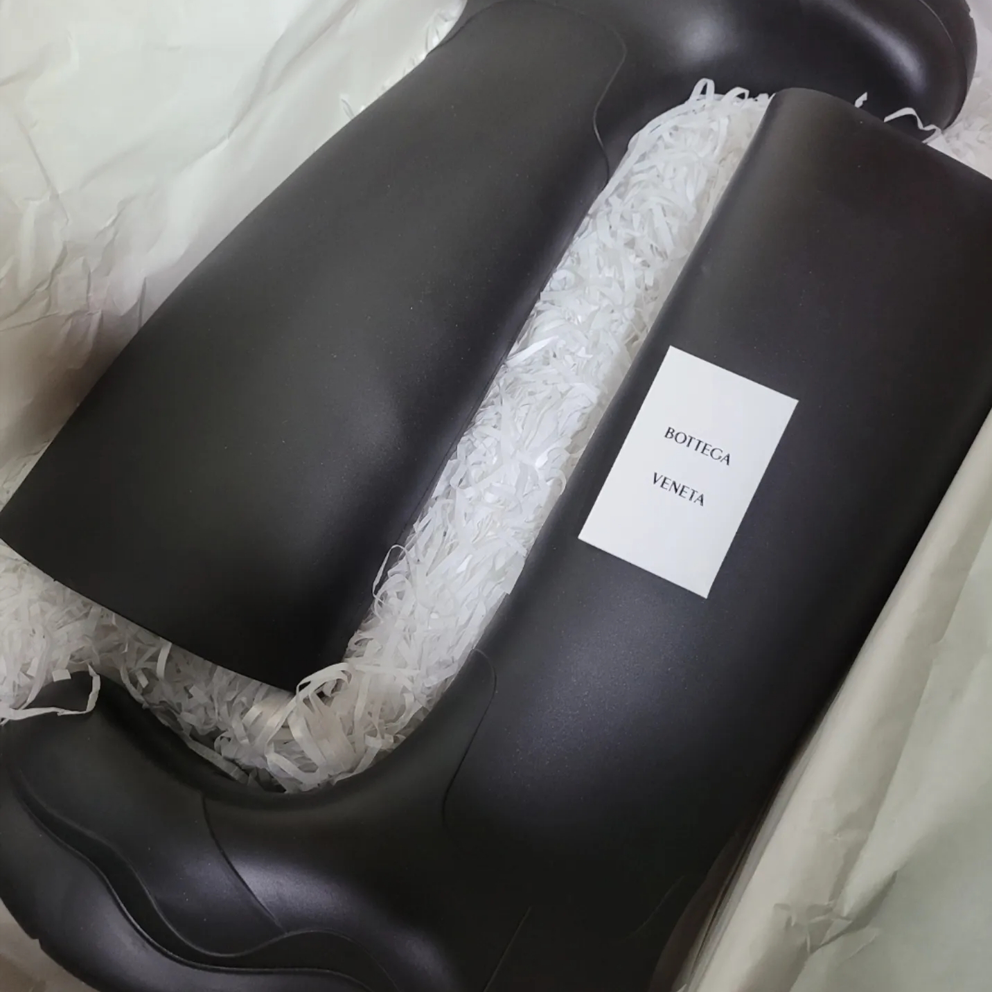 Bottega Veneta Puddle Ankle Boots Black 착용 스타일
