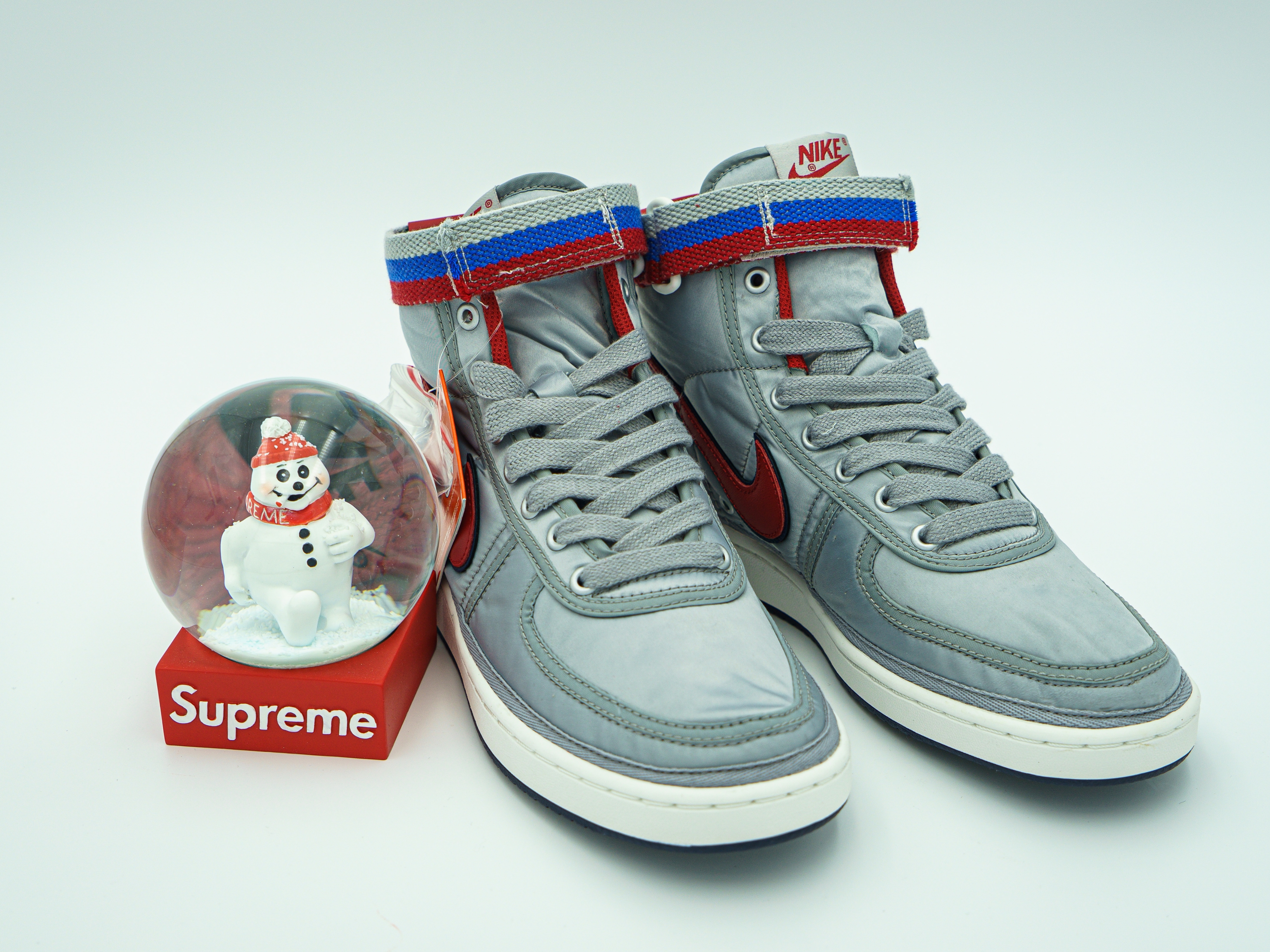 Nike Vandal High Supreme OG Metallic Silver, Supreme Snowman Snowglobe Red 착용 스타일 - 3