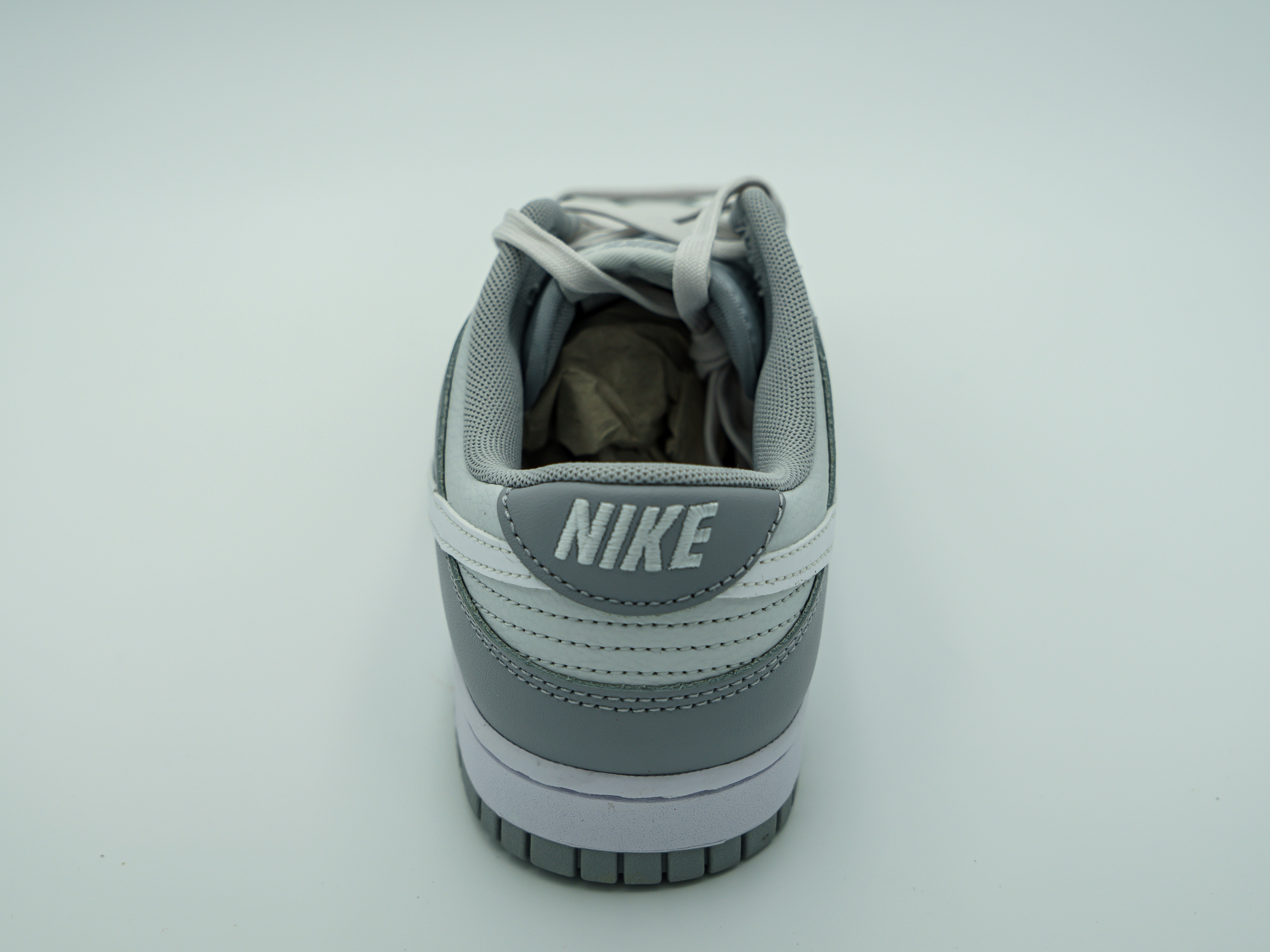 Nike Dunk Low Retro Wolf Grey 착용 스타일 - 2